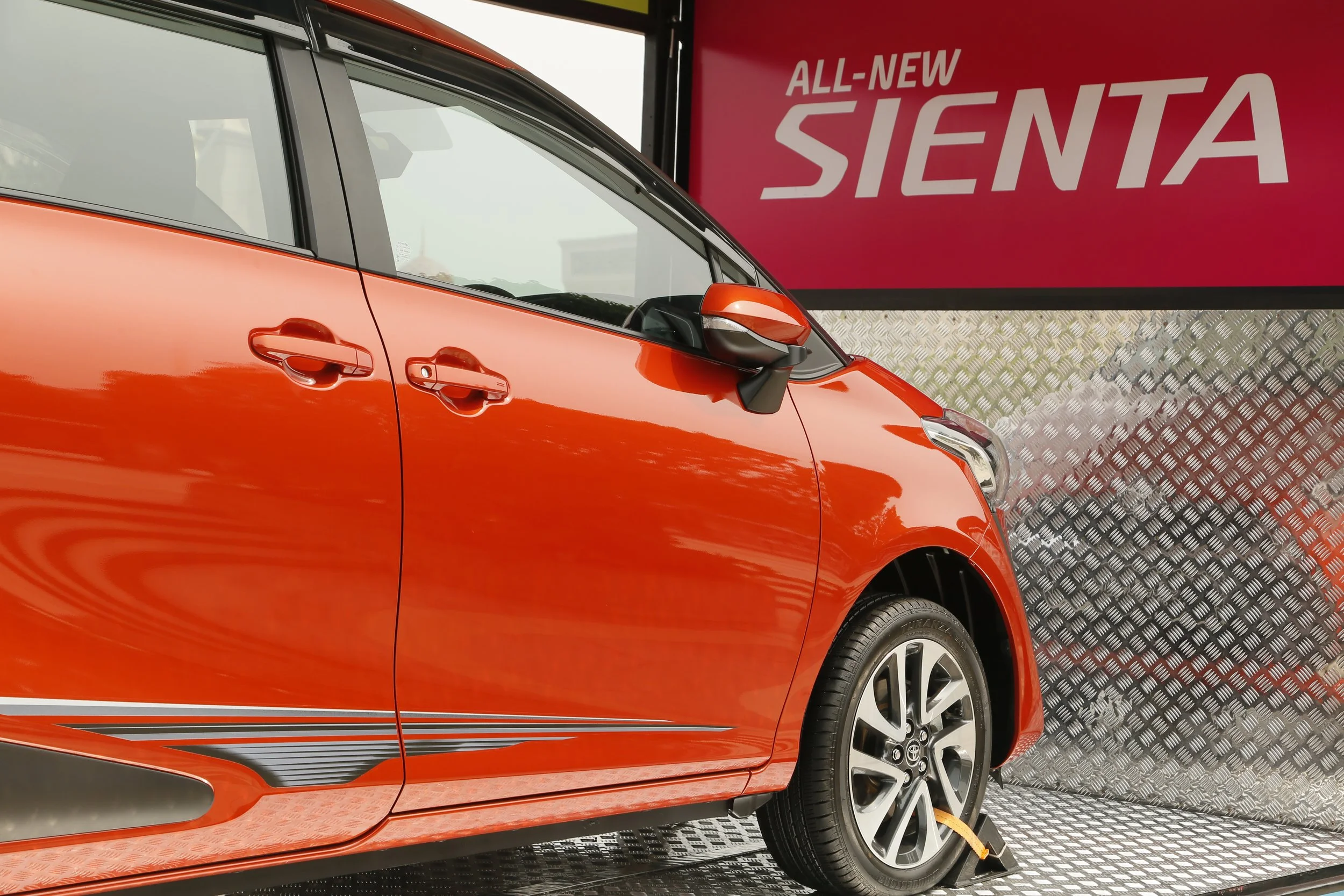 Toyota-Sienta-4783-HuffandPuff.JPG