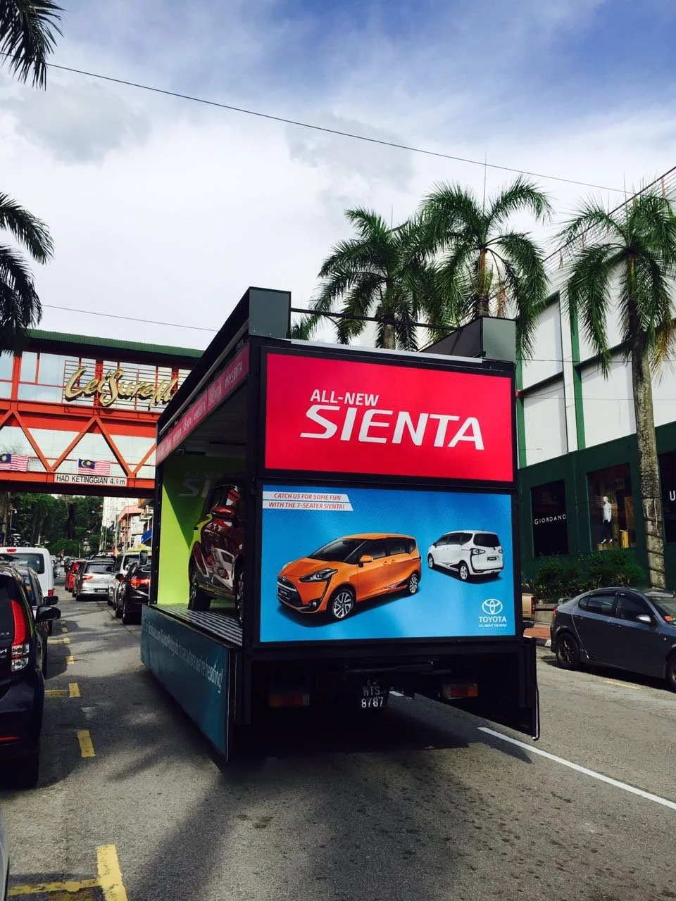 Toyota-Sienta-0763-HuffandPuff.jpg