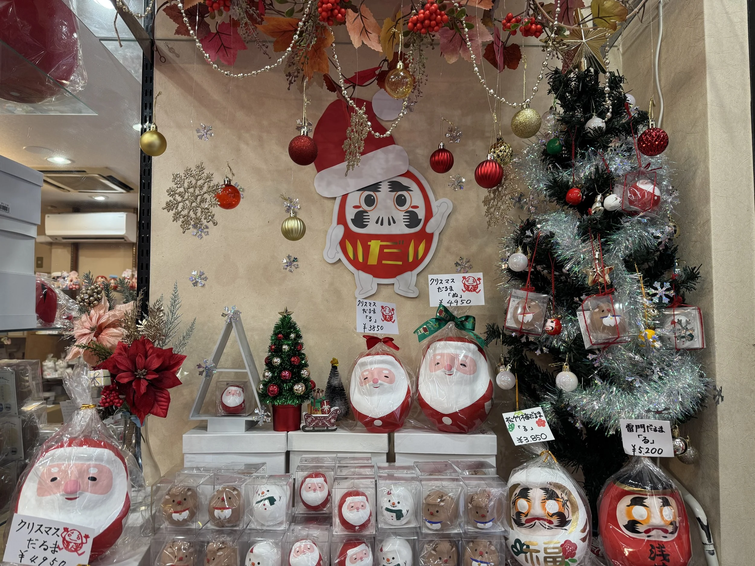 How to decorate your Christmas tree with Japanese souvenirs this festive season