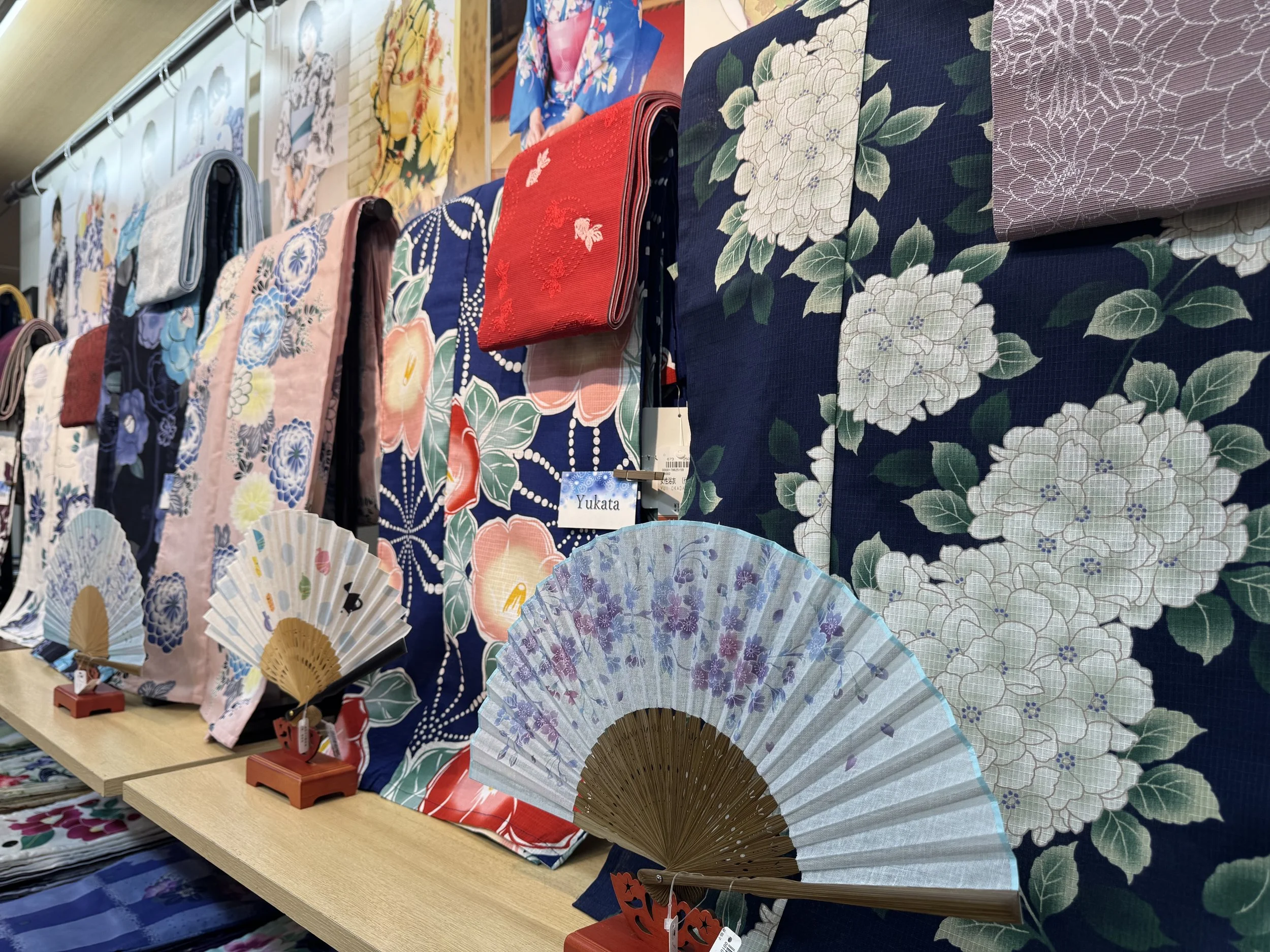 From traditional to modern dress: 12 Japanese accessories and dress you need
