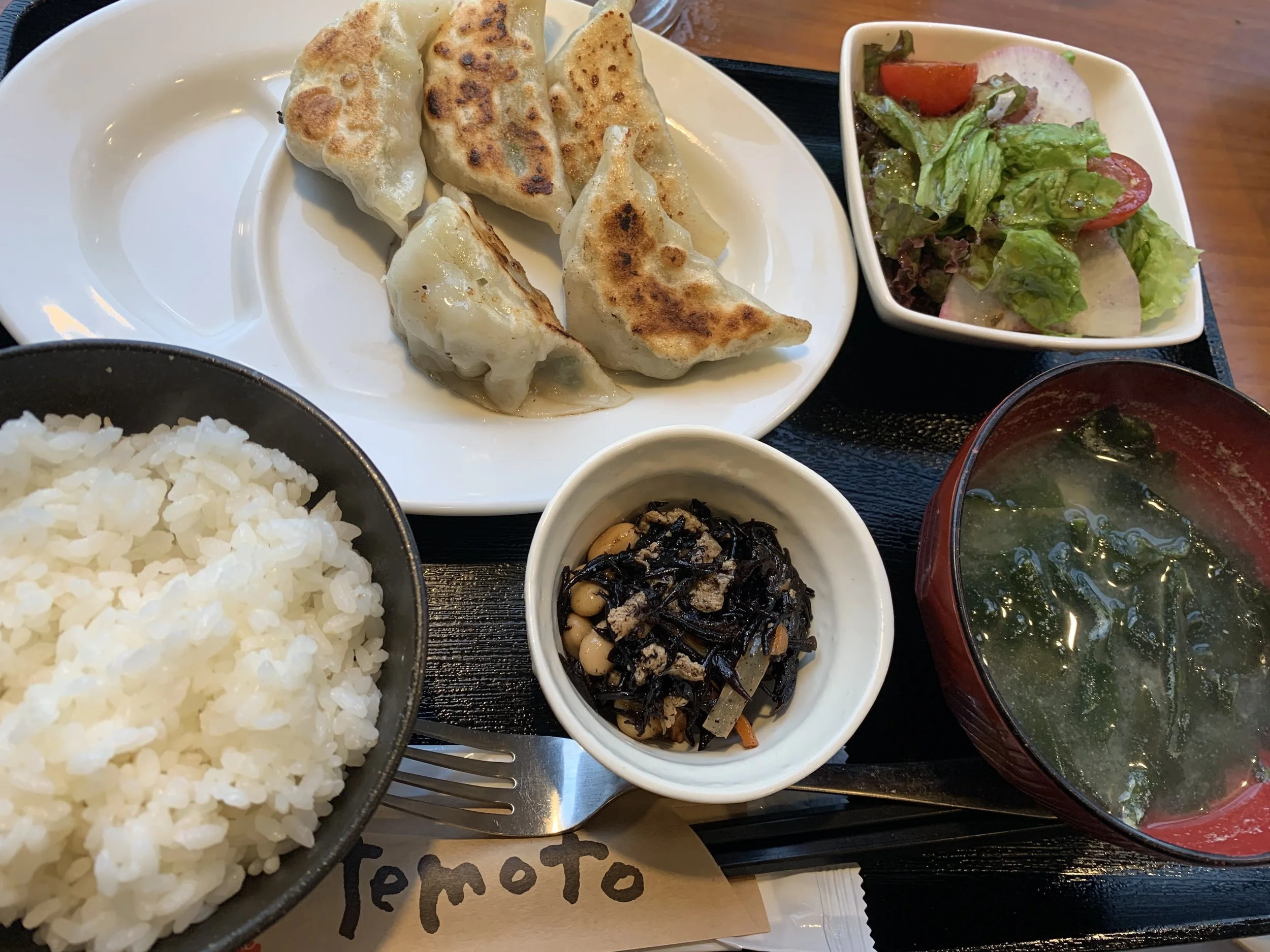 What Japanese Foods Are Best for First-Time Visitors to Try?