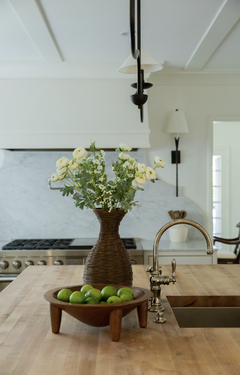 How to Incorporate Vintage Pieces into Modern Interiors