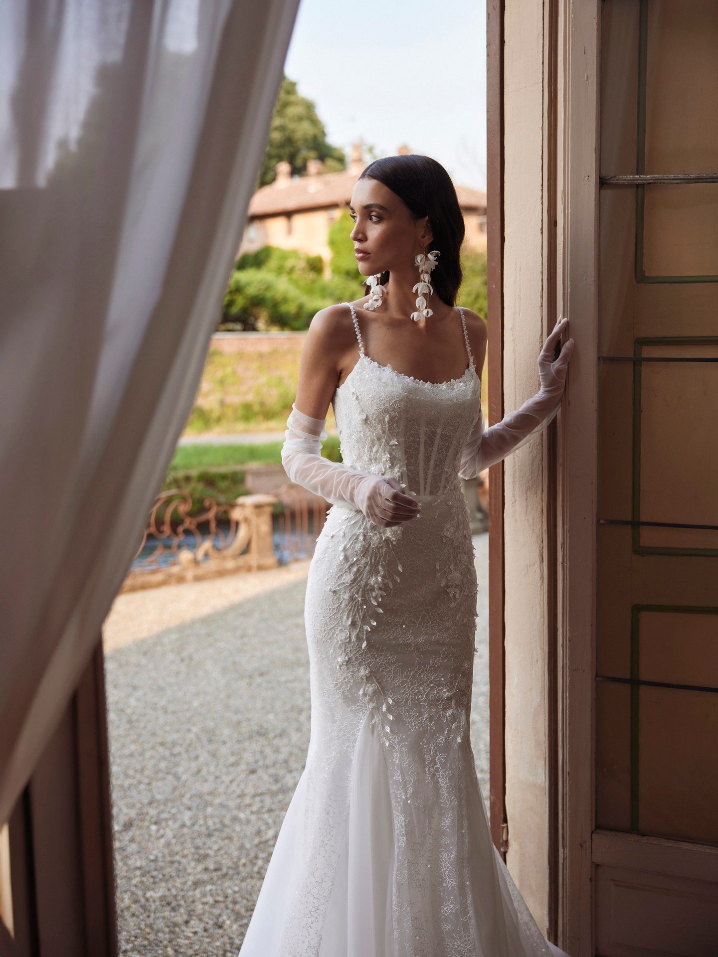 wedding-dress-DOMINISS-UNIQUE-IWY-5.jpg