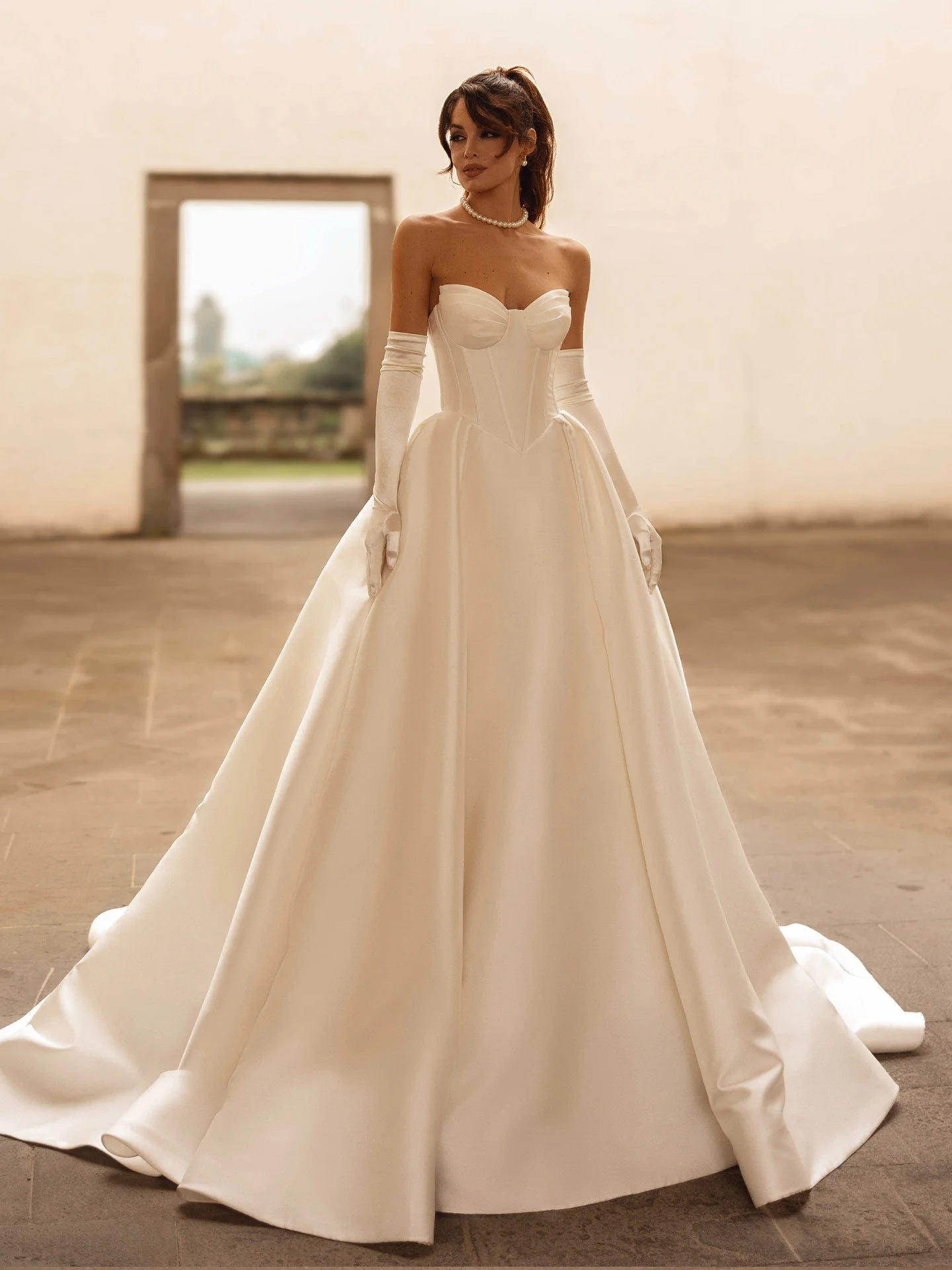 1-Vivienne-Romantic-Wedding-Dress-BallGown-Cathedral-Bridal-Gown-Sweetheart-YOUR-MAJESTY.jpg