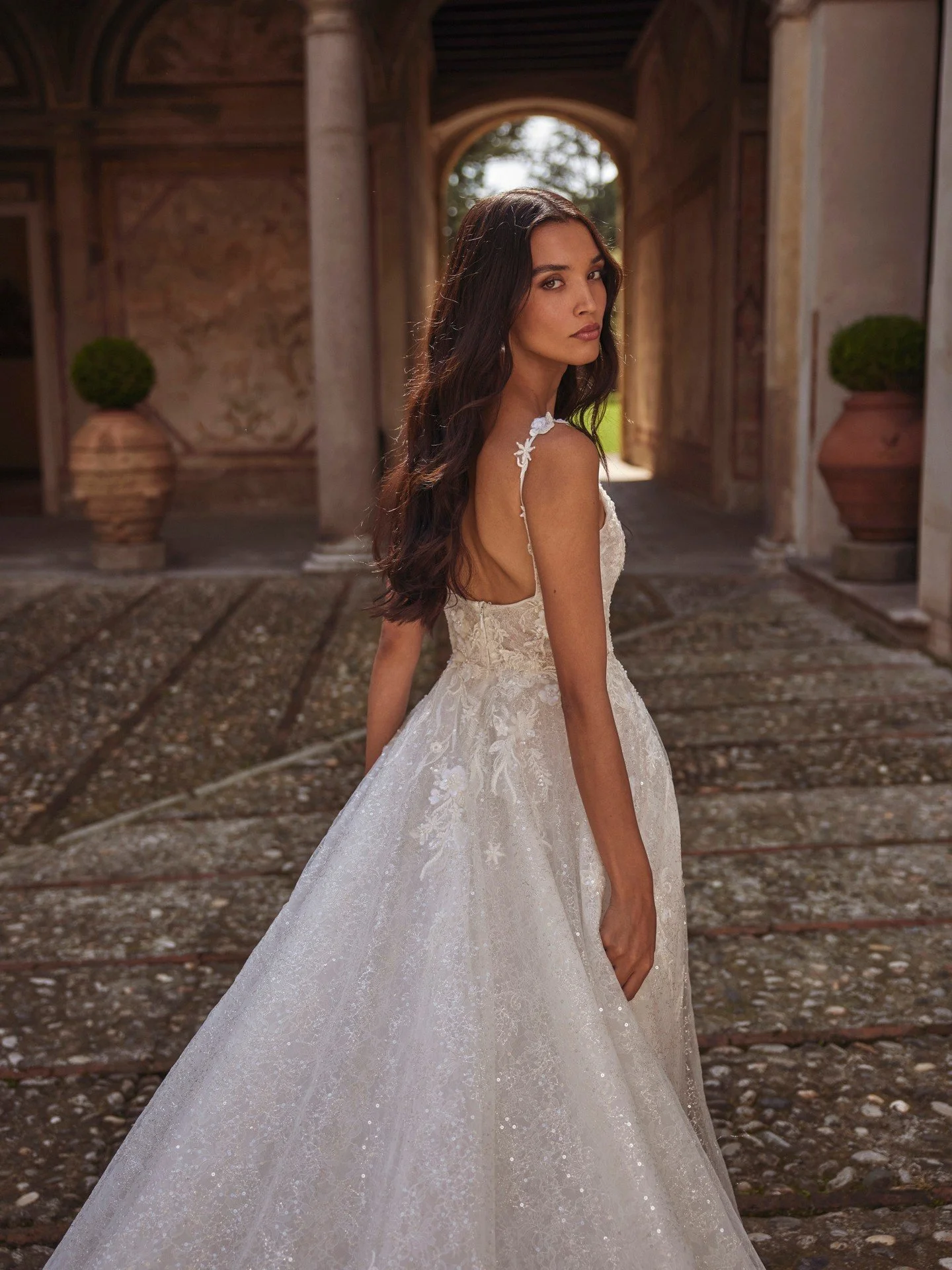 wedding-dress-DOMINISS-UNIQUE-ICON-2.jpg