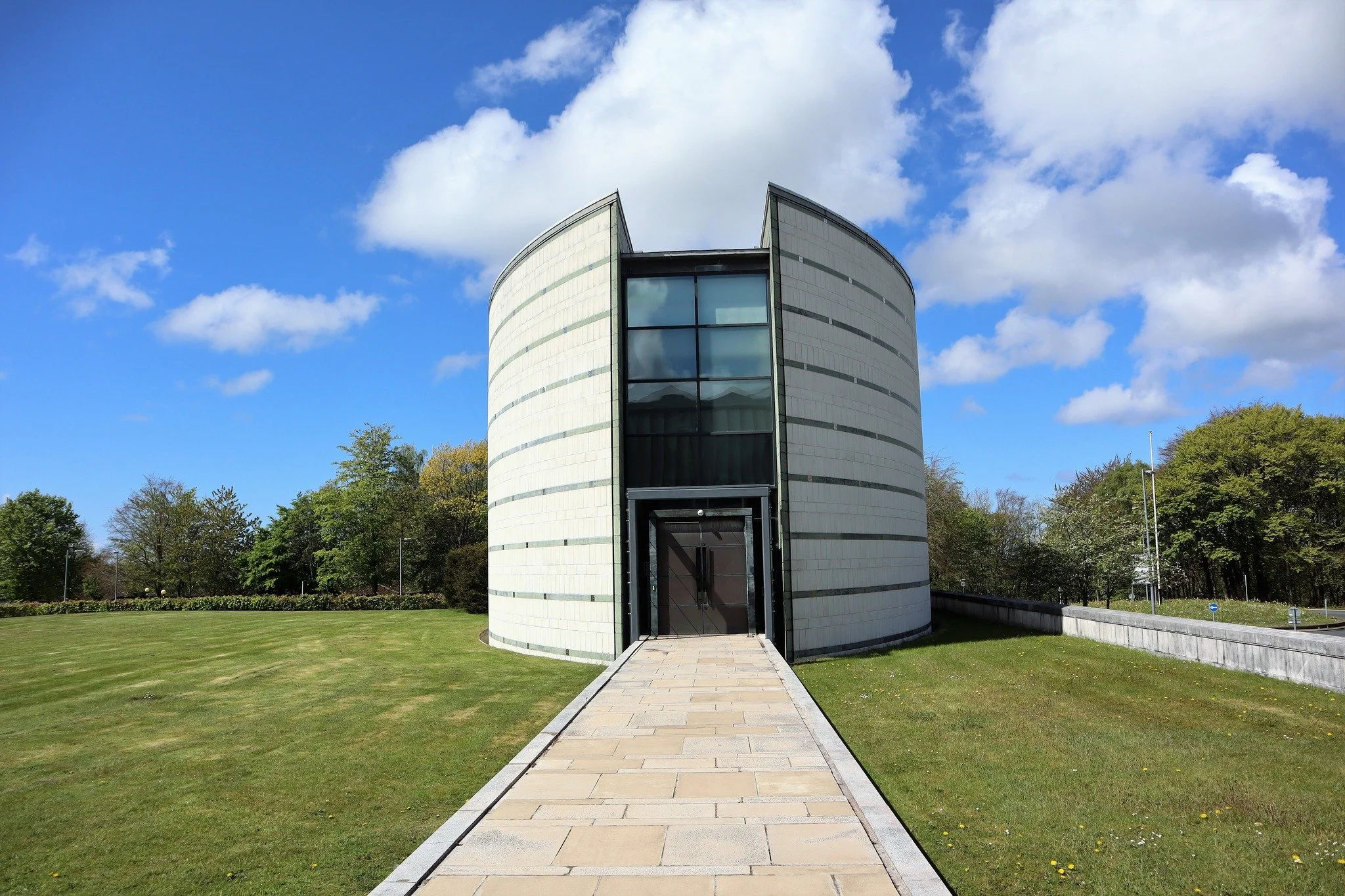 You'll never miss a lecture when you live with us! 🙌
From Bailrigg Student Living you can easily walk to every corner of Lancaster University campus, including the Health Innovation Campus which is a casual  5-minute stroll away. 🚶&zwj;♀️

Plus, wh