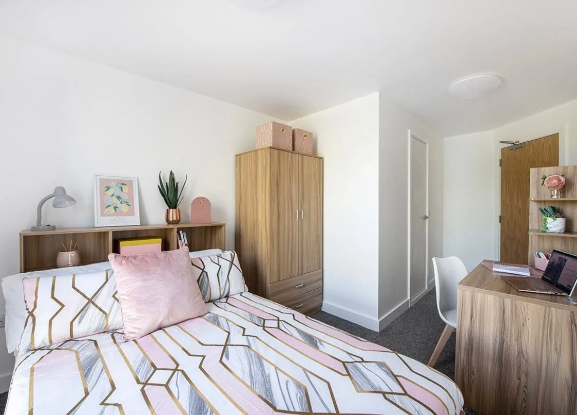 Already thinking about where to live next year? Our spacious 6 and 7-bed flats at Bailrigg are perfect for you and your whole group 🙌
Book a viewing now and get ahead of the crowd. Secure your spot early and make sure you all stay together in 2026/2