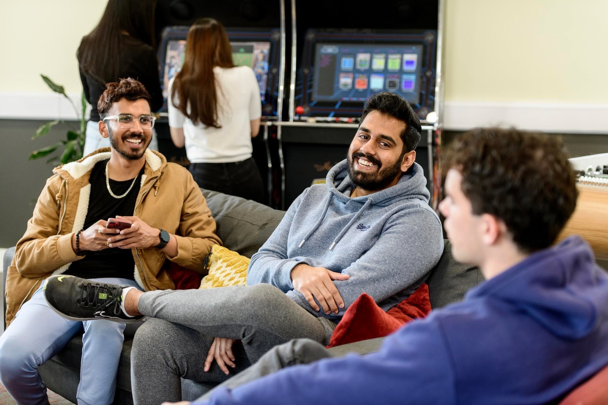 👯&zwj;♀️ Step one to finding your second-year home? Pick your flatmates! 😎

Whether you&rsquo;re moving in with coursemates or new friends, Bailrigg has the perfect shared flat for you.
All our flats come with private ensuite rooms, from cosy Stand