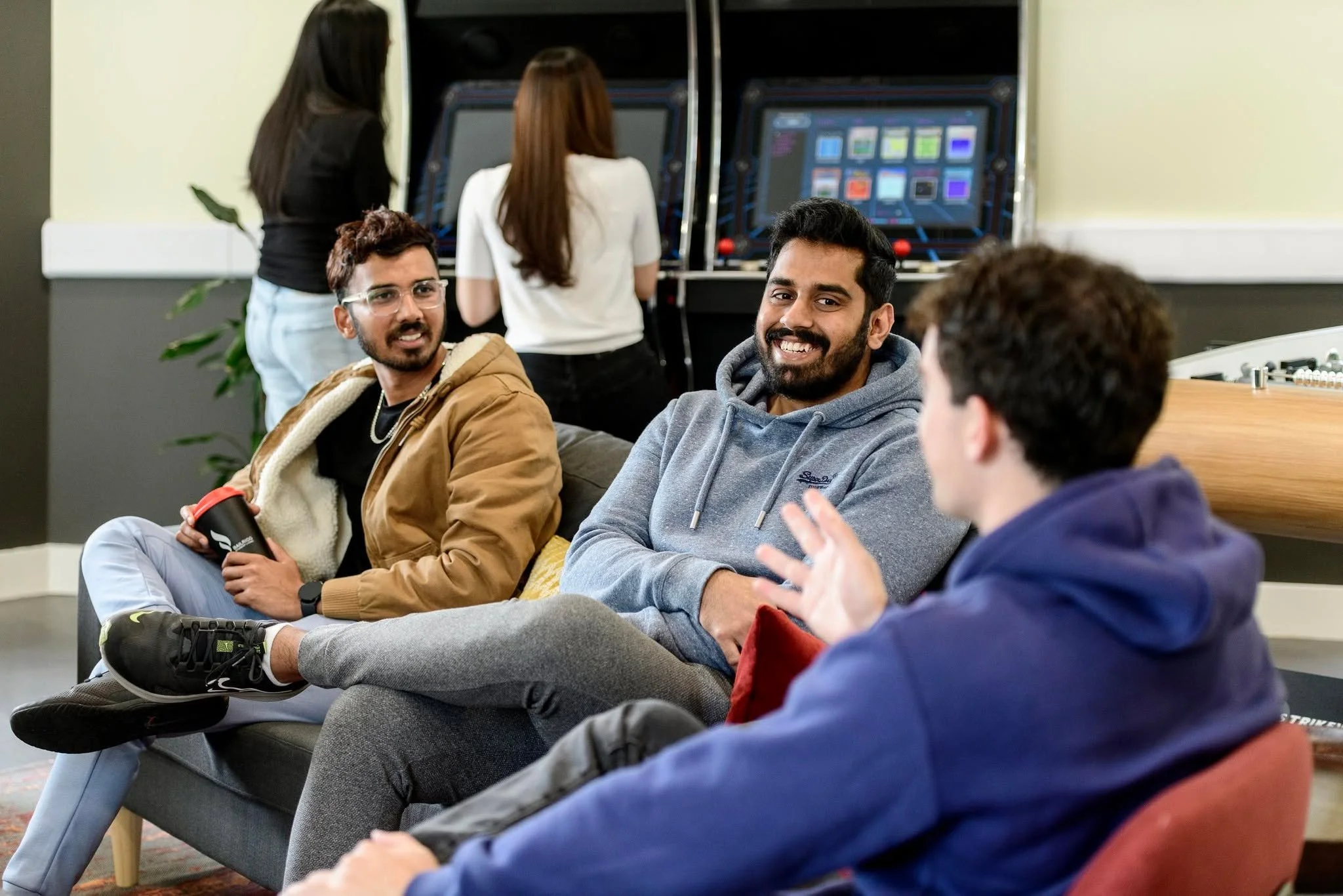 🏡 Choosing the right flatmates can make or break your uni experience!

The last thing you want is to end up with housemates who have totally different living habits, schedules, or questionable cleaning standards. Before committing to a shared space,