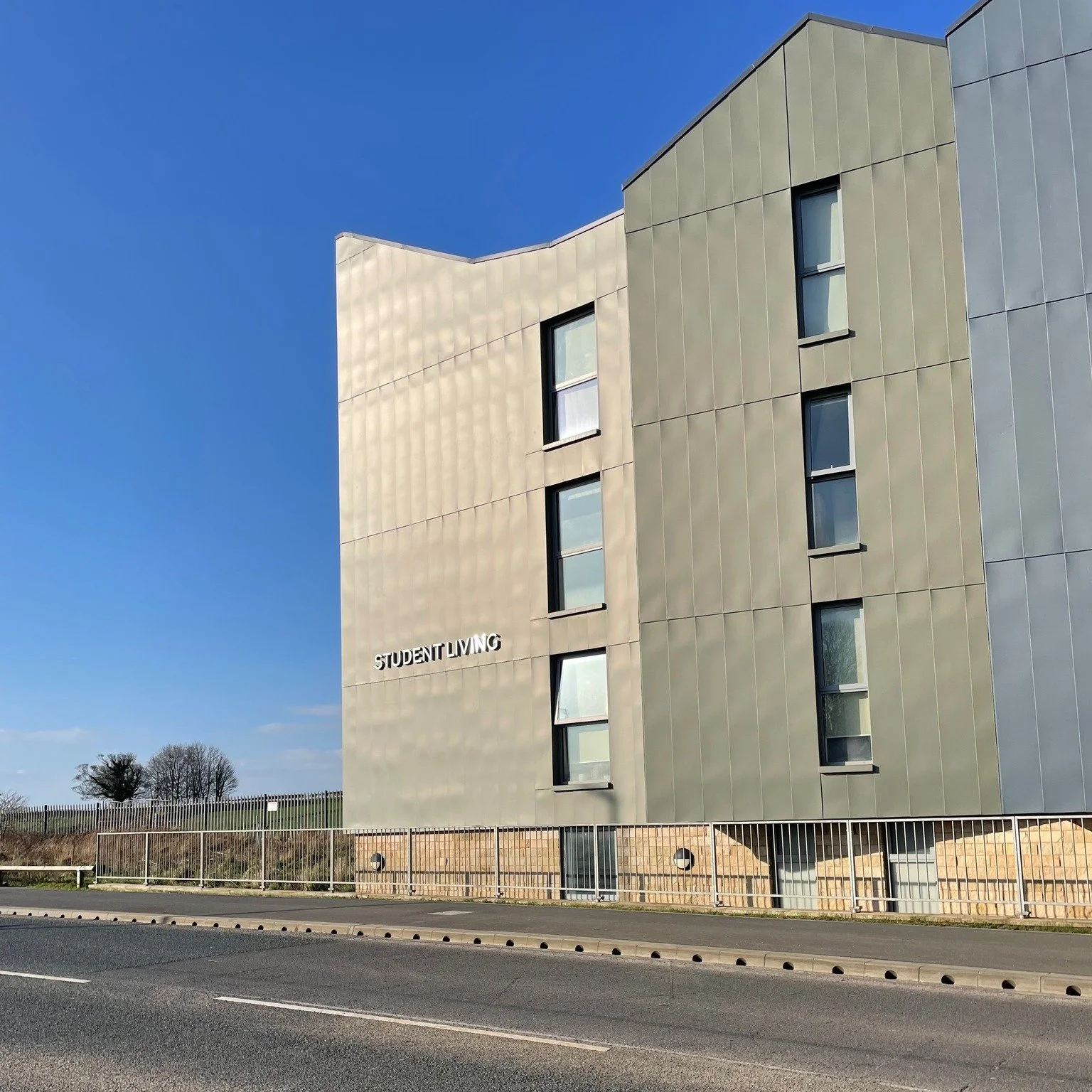 Not staying in Lancaster after exam season? Our 41 week contracts are perfect if you only need accommodation for term time 👀

Plus, you can book with NO deposit 🙌

✔️ Great location for Lancaster Uni students
✔️ All bills included
✔️ Social spaces 