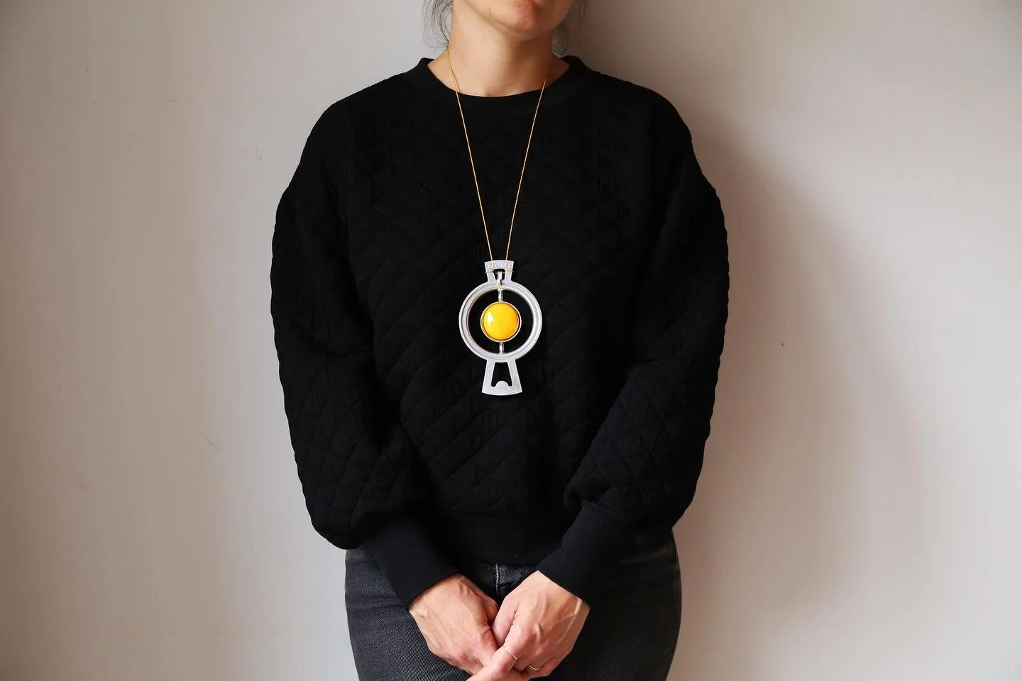 Dotti was an egg yolk seperator from my grandma that I used to use in my kitchen.
During a long time I have been collecting different kitchen utensils and I am on-off experimenting with found objects, dismantling them, arranging them, thinking about 