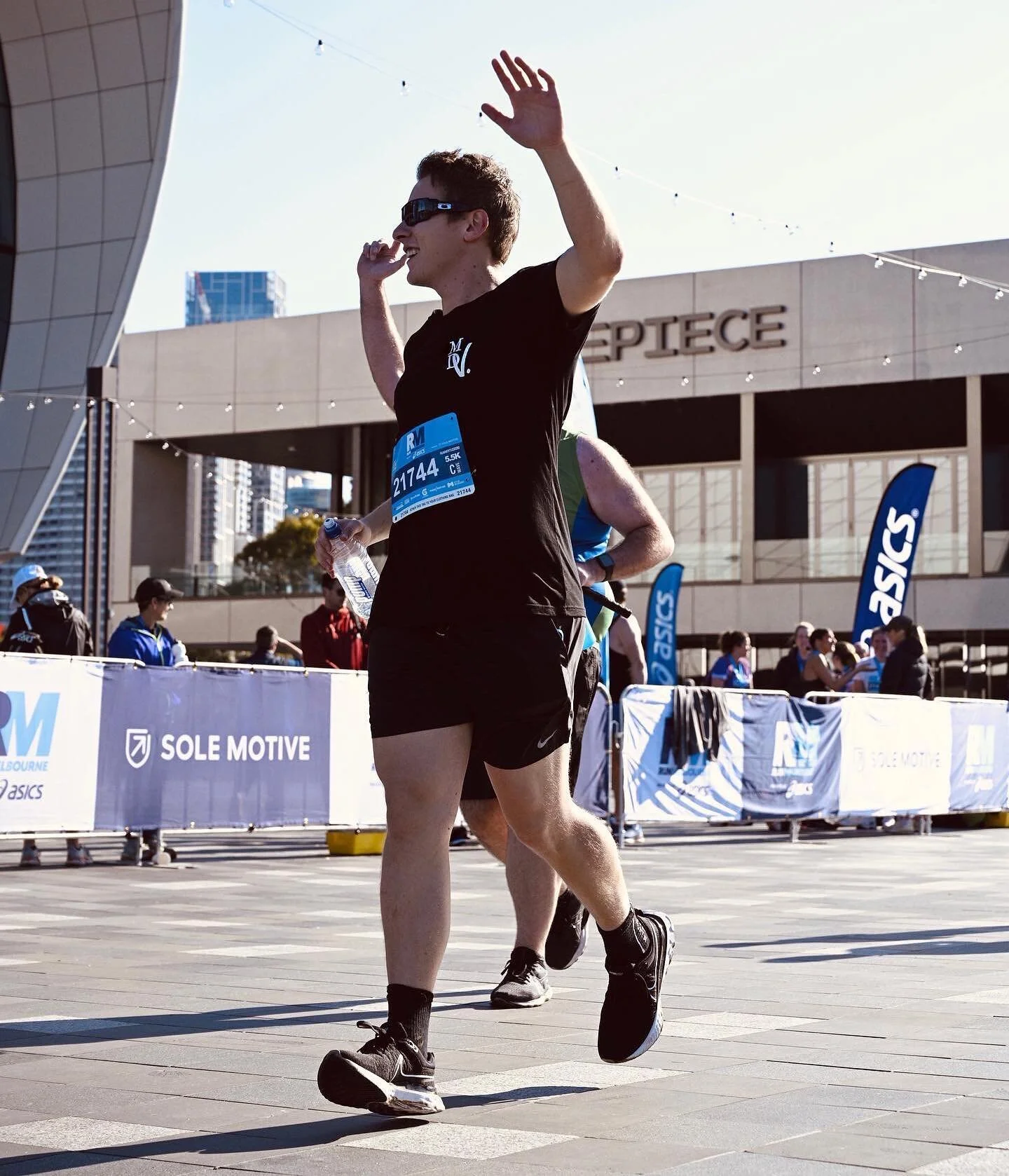RUN MELBOURNE 👨🏼&zwj;🦯 🏃🏻&zwj;♂️ 24/7/2022
What a great experience it was doing our first @runmelbourne with @thebennyplunkett 

On behalf of my brand @mdv.clothing_au we&rsquo;ve donated $1,000 to The Fred Hollows Foundation, which will help th