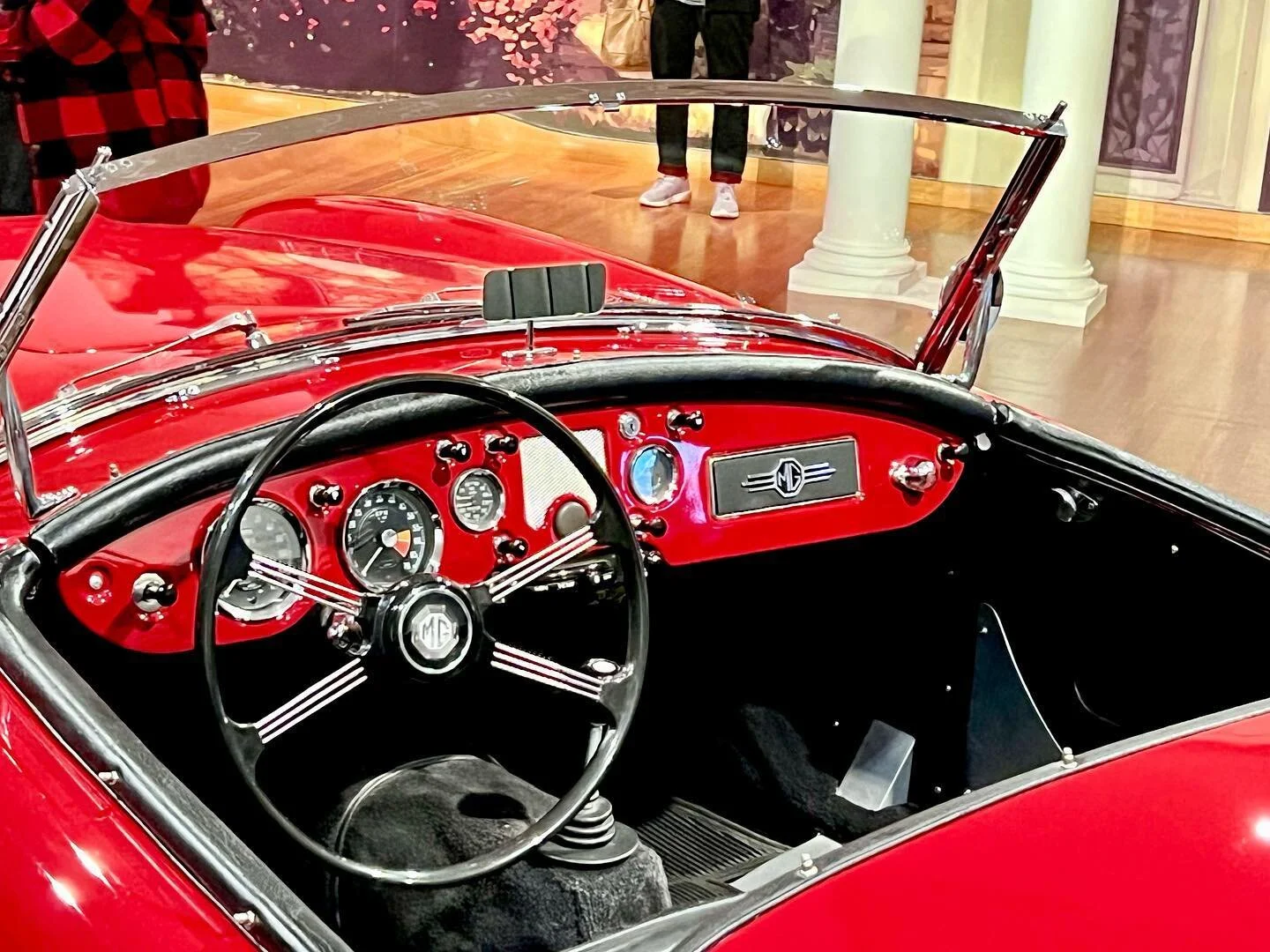 Dad and I went and checked out Elvis, direct from Graceland.  I was fascinated by Elvis when I was a kid and with the help from Pa I was sure to be a fan as he was one of his biggest, I have always wanted to go to Graceland so this was a cool experie