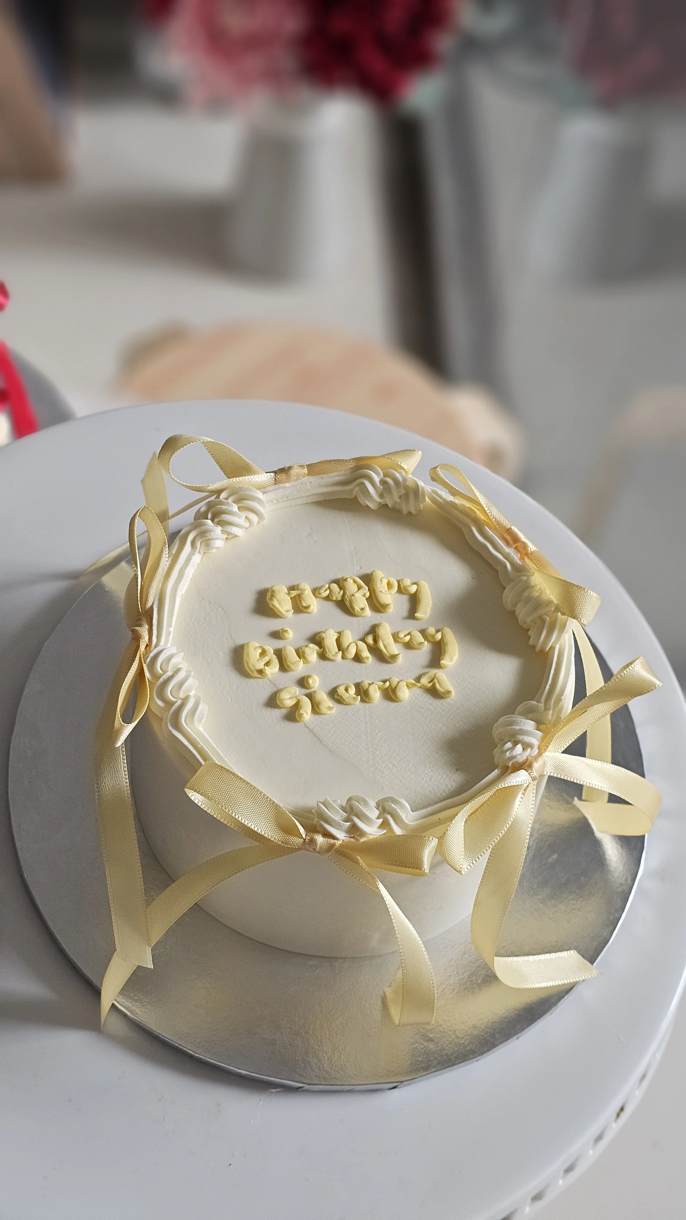 Korean Minimalist Ribbon Cake – Classic Ribbon