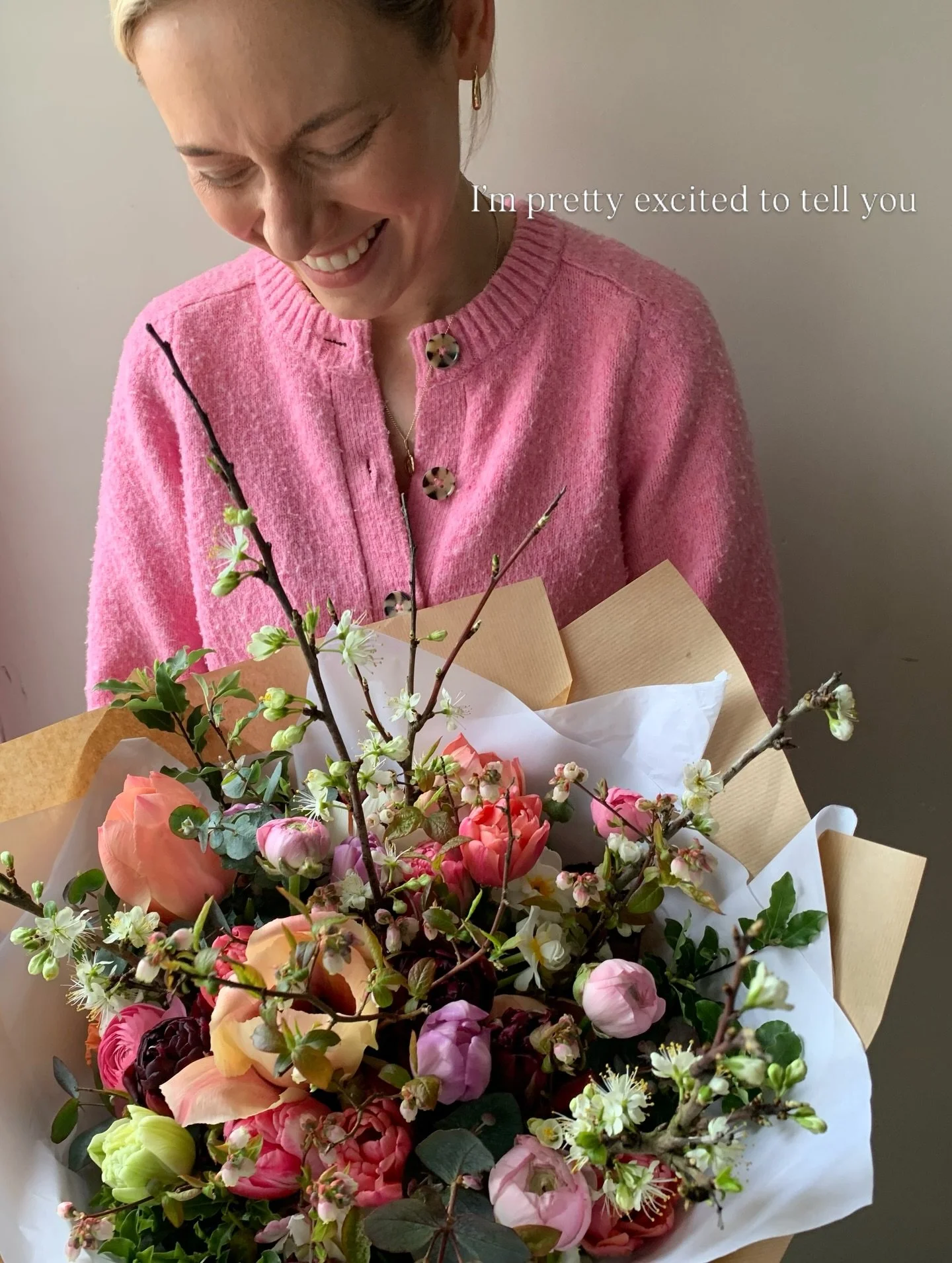 The cutting garden is into her stride and hugs in floral form are now available through my website 

Thanks to @charincolour for modelling her Easter bouquet 

Sidmouth Florist 
Sidmouth flower deliveries 
Sidmouth gift bouquets
