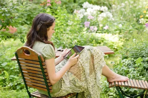 reading-garden-3479652038.webp