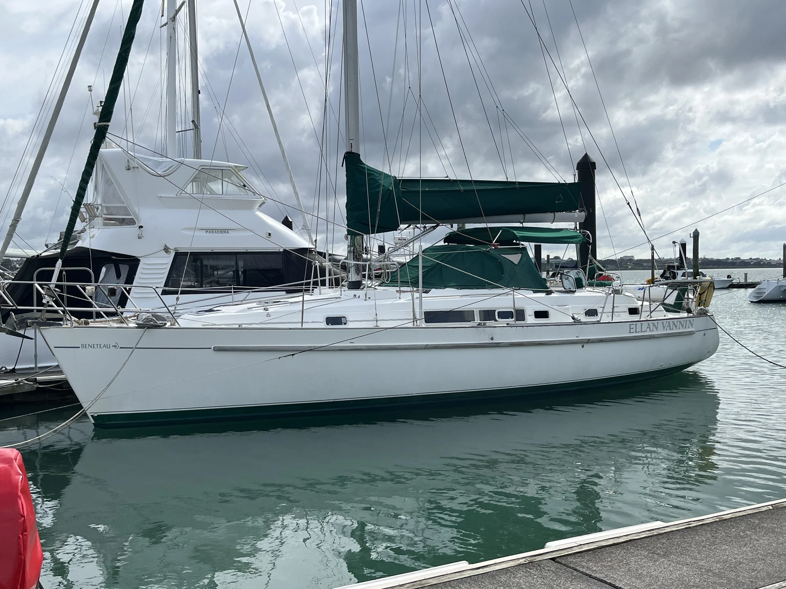 Beneteau Oceanis 40 Centre Cockpit Sloop