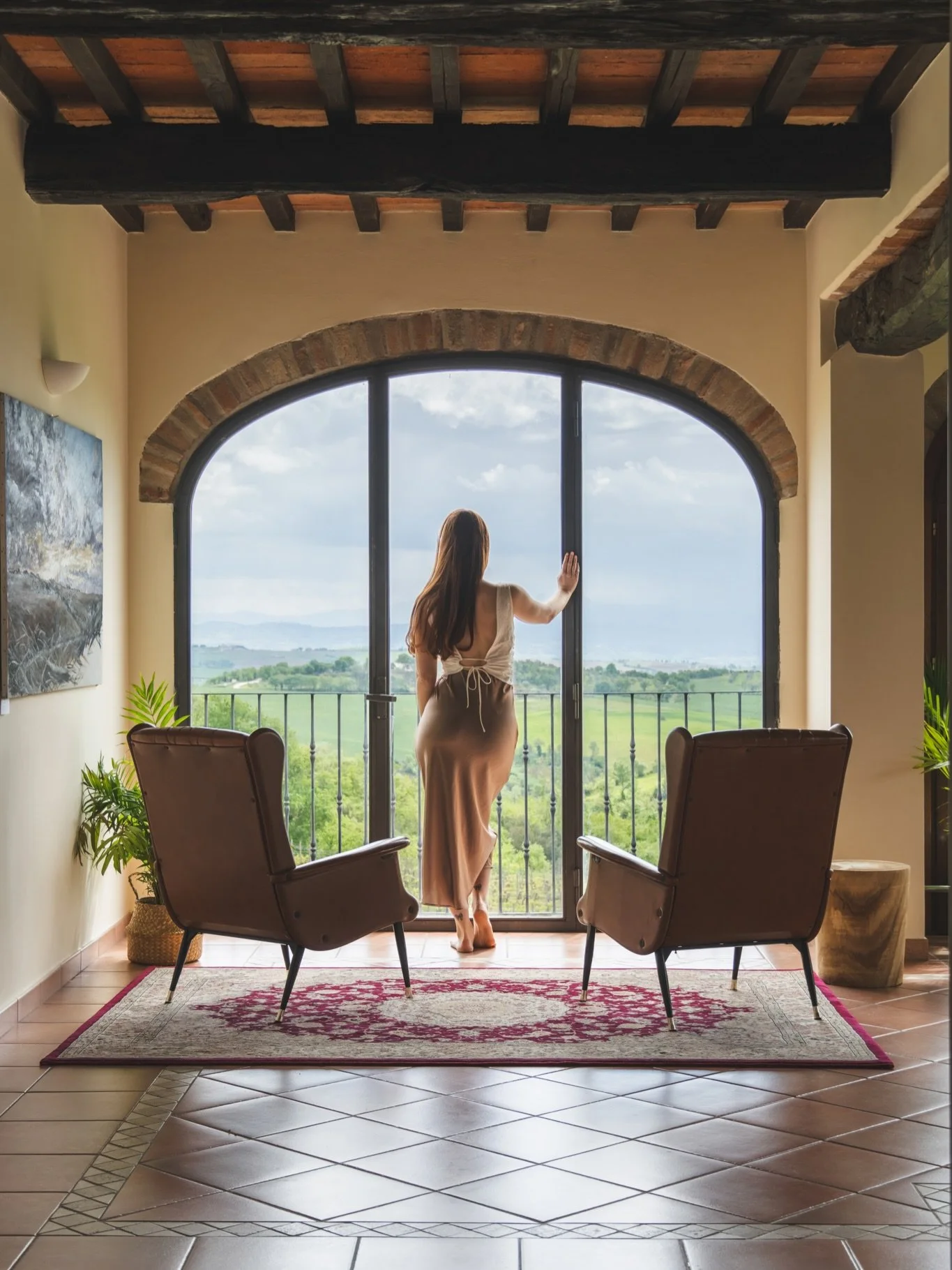 The quieter corners of Poggio Belvedere.

These are the spaces guests naturally gravitate toward &mdash; a chair by the window, a book pulled from the shelf, soft light settling into the room at the end of the day.

Moments between the bigger plans.

