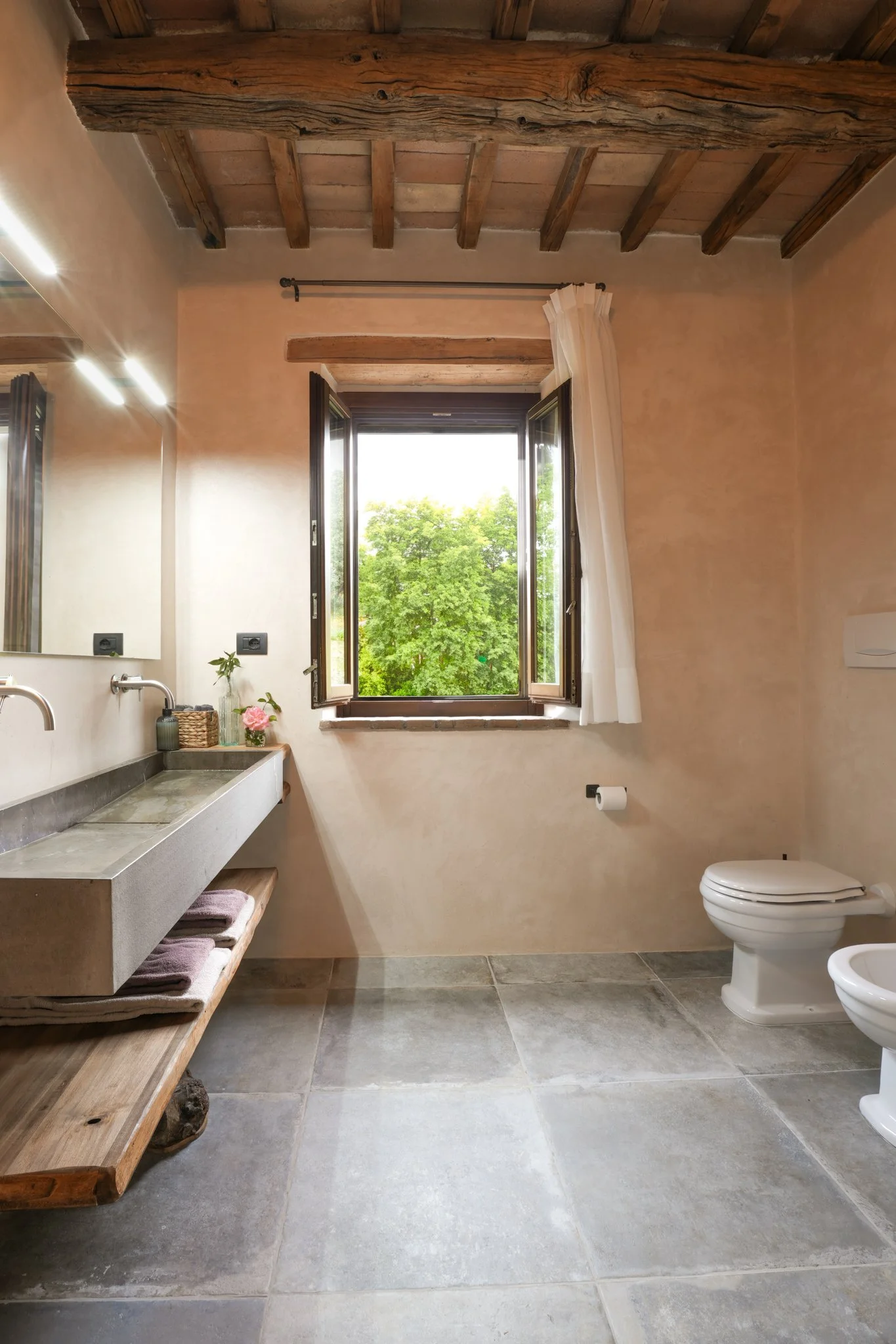 new-larco00010.jpg