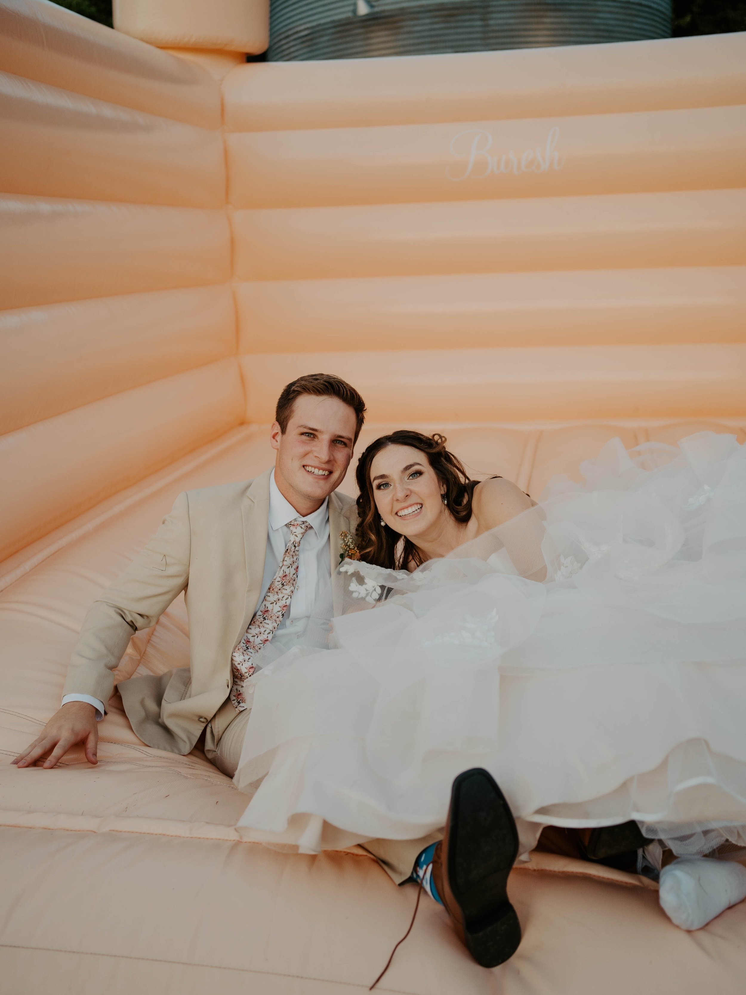 The Establishment Barn - Dallas, Texas - Vibrant Outdoor Wedding Photography