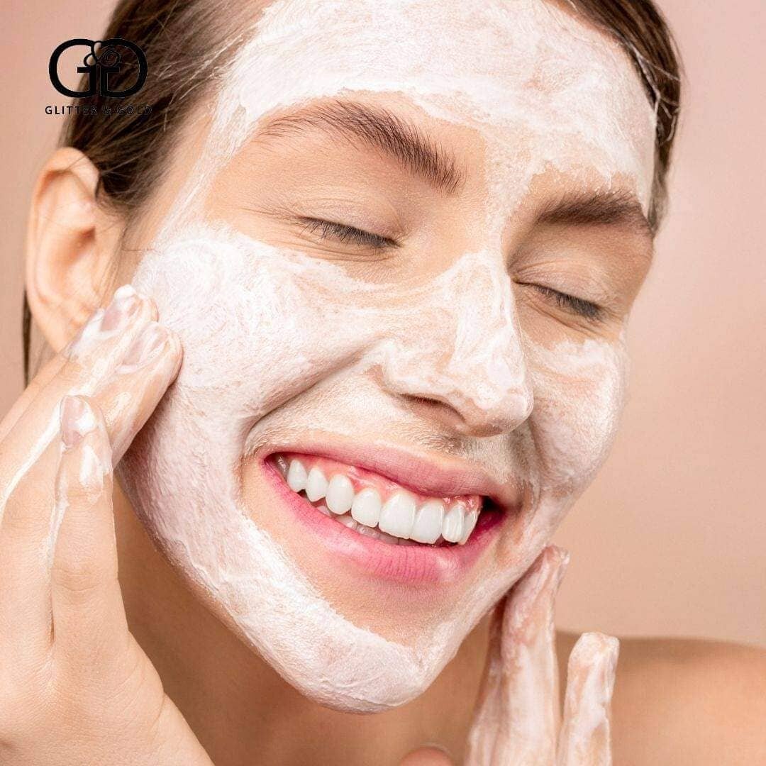 A great skincare routine starts with an effective cleanser! 

Begin by #washing off the day's makeup, #oils and environmental pollutants. This gives you a fresh and clean canvas to apply the rest of your #skincare steps.

Your cleanser should leave y