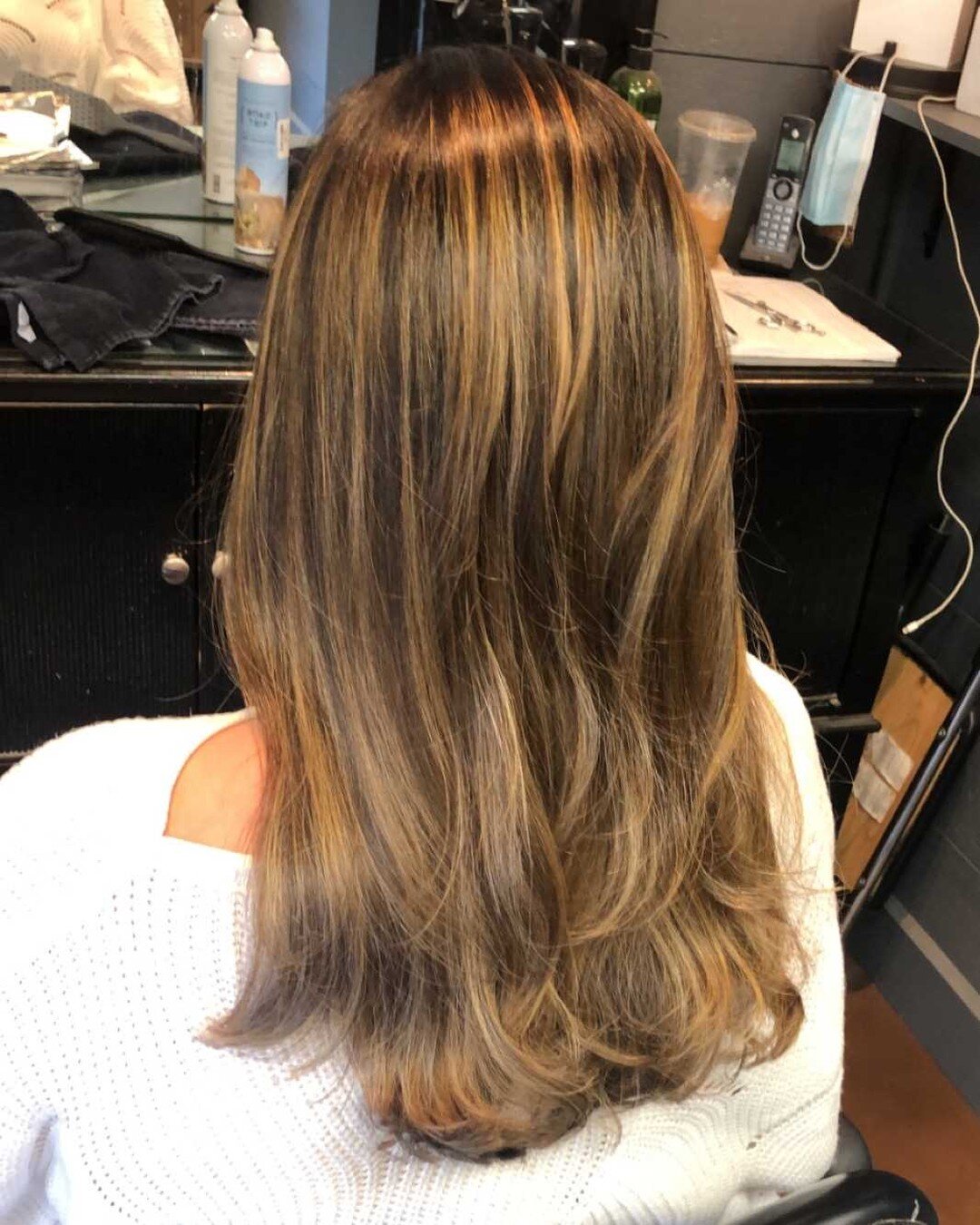 Happy Summer! ☀️ If you haven't made it to the beach yet, you can at least make it look like you have 😆 Time to get those highlights in! 

#Hair #Hairstyle #Hairoftheday #Haircut #Hairstylist #Haircolour #Hairdresser #Hairfashion #Hairup #Hairideas 