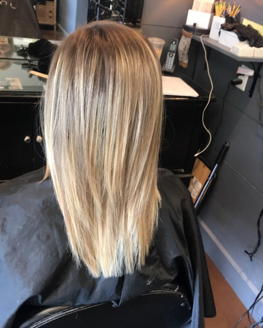 Loving this cut and color 😍

#Hair #Hairstyle #Hairoftheday #Haircut #Hairstylist #Haircolour #Hairdresser #Hairfashion #Hairup #Hairideas #Hairsalon #Haircare #Highpoint #Capellisalonshp #Capelli #Highpointnc #greensborohair #triad #triadhair #high