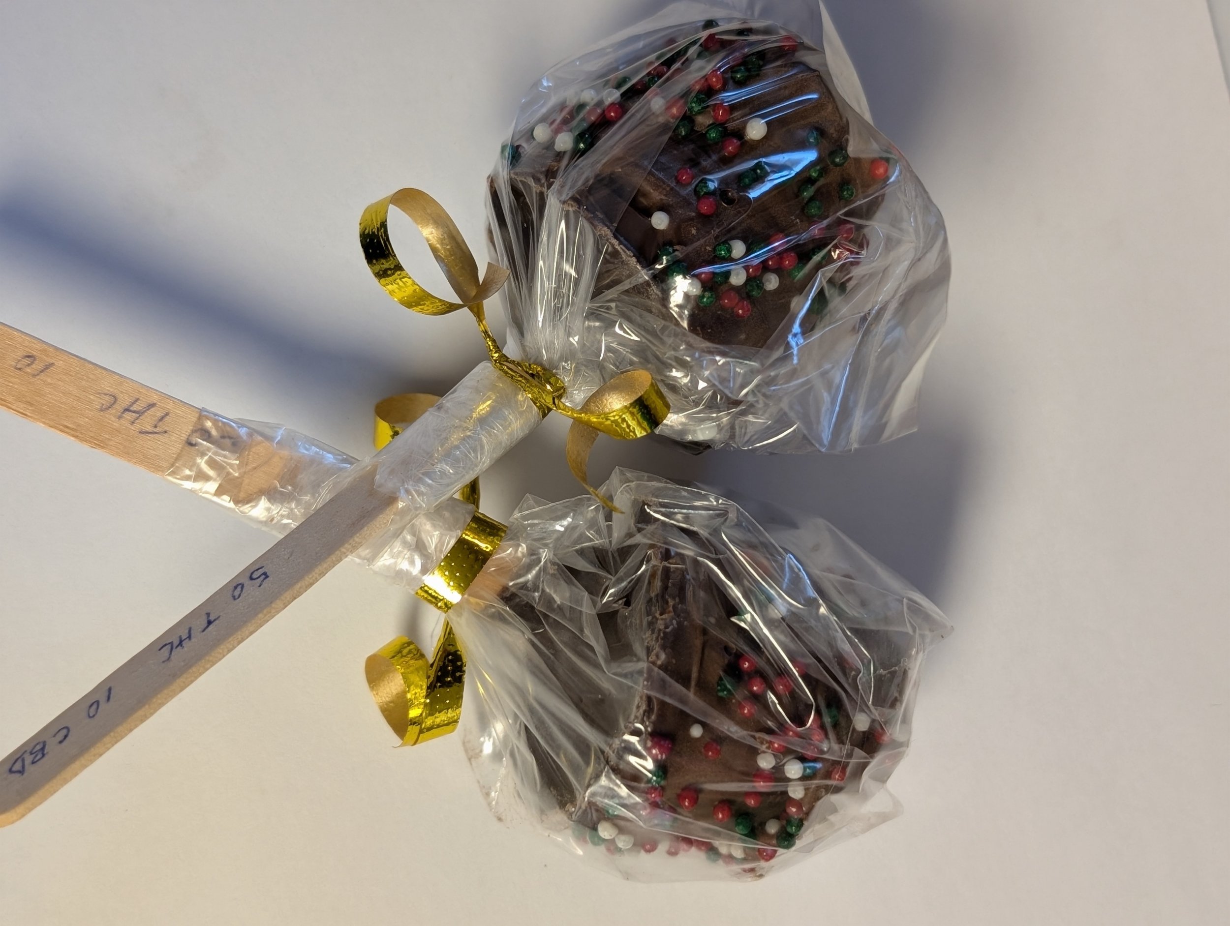 MARSHMALLOW CHOCOLATE LOLLIPOPS