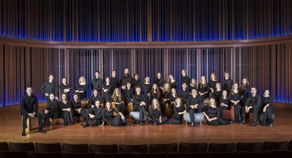 Macalester College Concert Choir sings in worship
