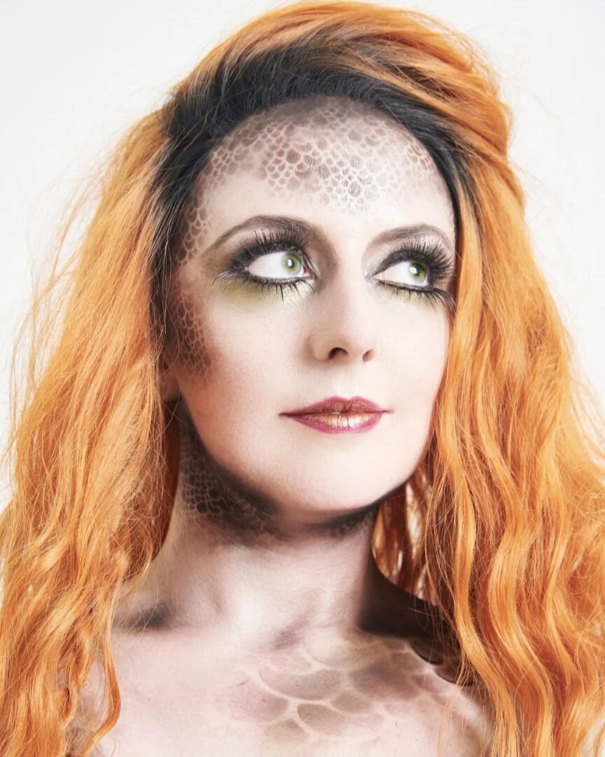 What's that over the horizon...? 🧜&zwj;♀️ 👀 #staytuned 

📸 @esterahlburgkeate 
💄 💅 @paintedpeachuk 

#mermaid #mermaidhair #mermaidart #mermaidcore #merlife #merpeople #hannahroseplatt #deathbedconfessions #xtramilerecordings #announcement #phot