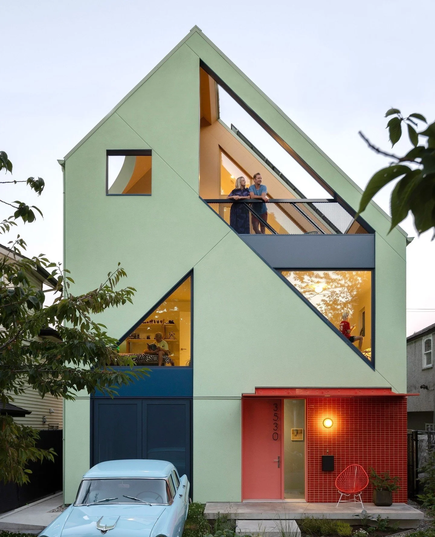 WINNER: Design Excellence - Single Family Residential⁠
Congratulations to @mahgarchitects for winning the Design Excellence Award in the Single Family Residential category in for their project "Fluevog House"⁠
⁠
The Fluevog House is a vibra