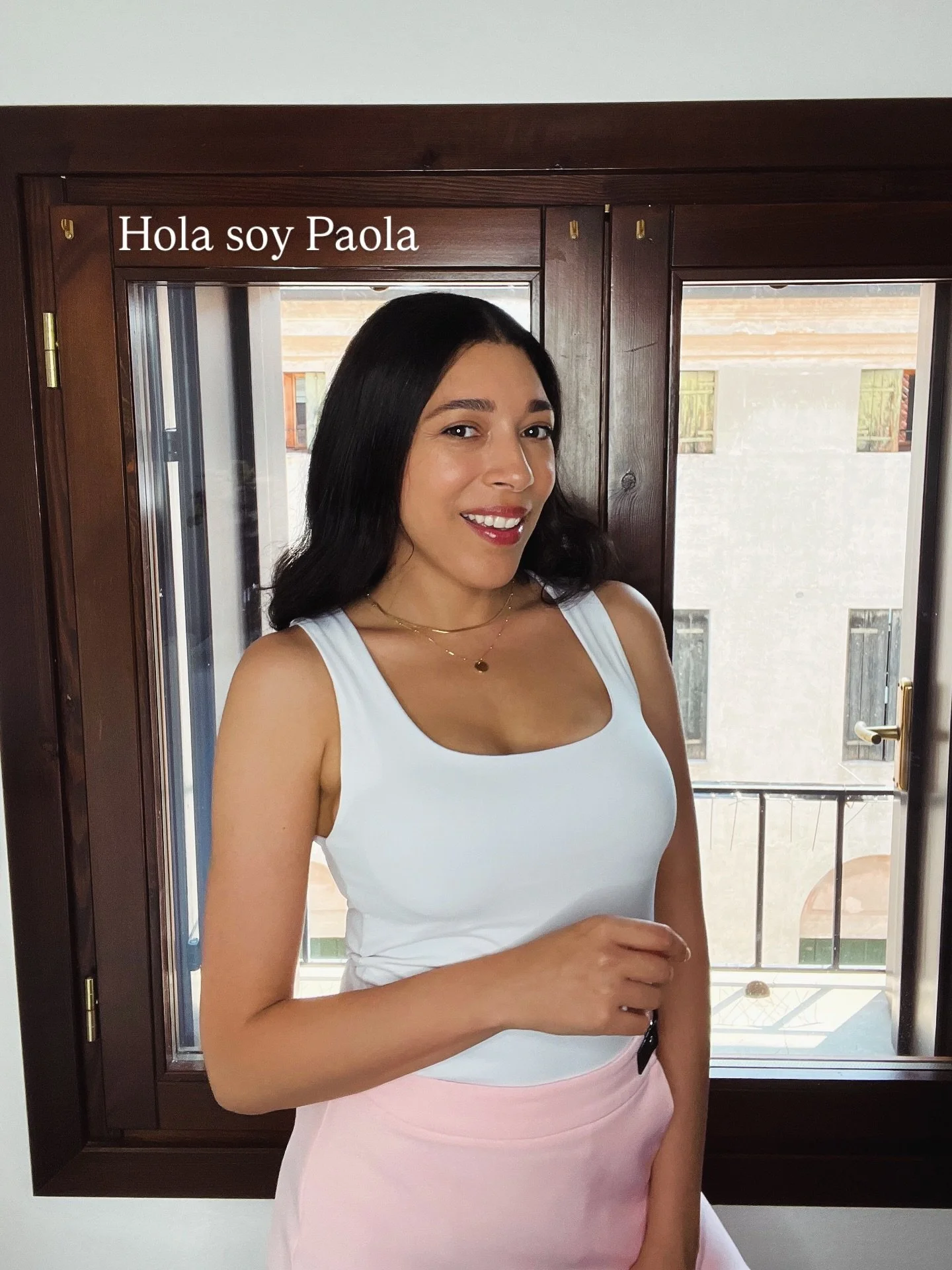 Hola, soy Paola 🌿
Si llegaste hace poco por aqu&iacute;, bienvenida.

Este espacio naci&oacute; del deseo profundo de vivir en paz conmigo misma&hellip;
y de acompa&ntilde;ar a otras mujeres a hacer lo mismo.

Soy Health &amp; Mindset Coach,
y ayudo