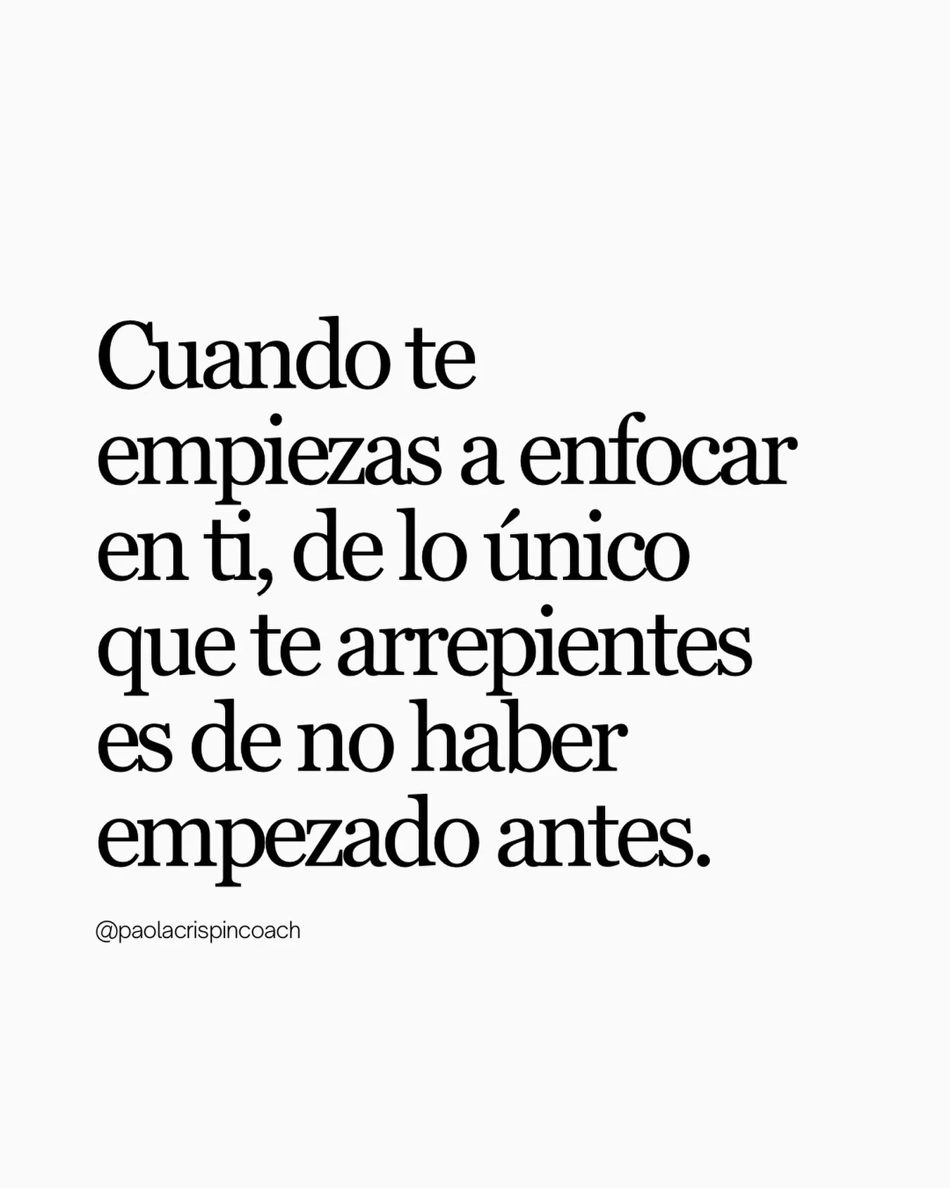 Al principio cuesta.
Porque elegirte implica soltar versiones,
h&aacute;bitos
y personas que ya no encajan.

Implica incomodarte,
decir que no,
y dejar de postergarte.

Pero hay un punto en el que algo cambia.

Empiezas a sentir m&aacute;s paz.
M&aac
