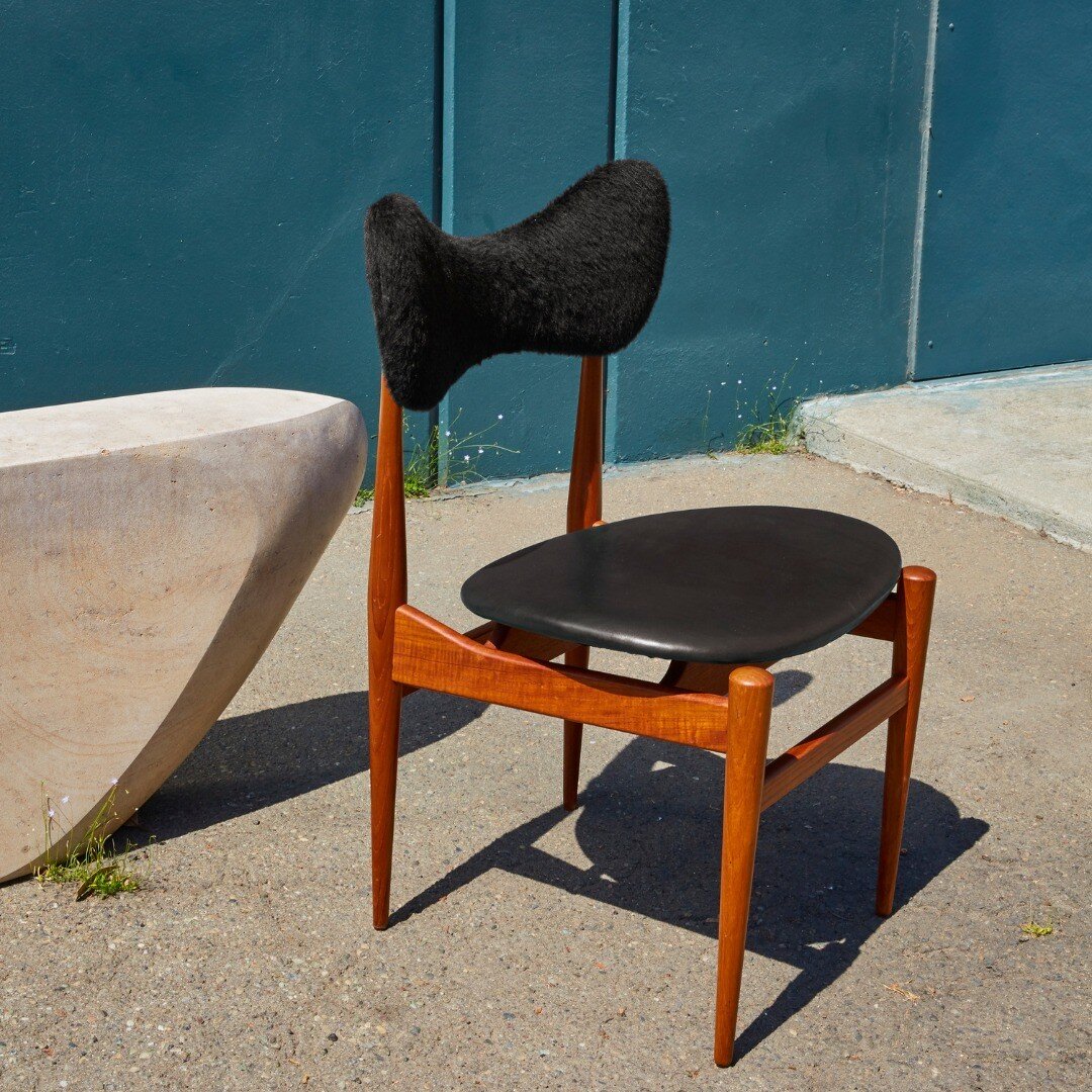 This lovely rendition of the Rubino chair wouldn't have been possible without @jlars.sf and @sandrajordanprimaalpaca 🤍

San Francisco-based J Lars Fine Furniture Upholstery is owned by Silvia Vaquiz &amp; Everardo &quot;Lalo&quot; Mendoza.

With an 