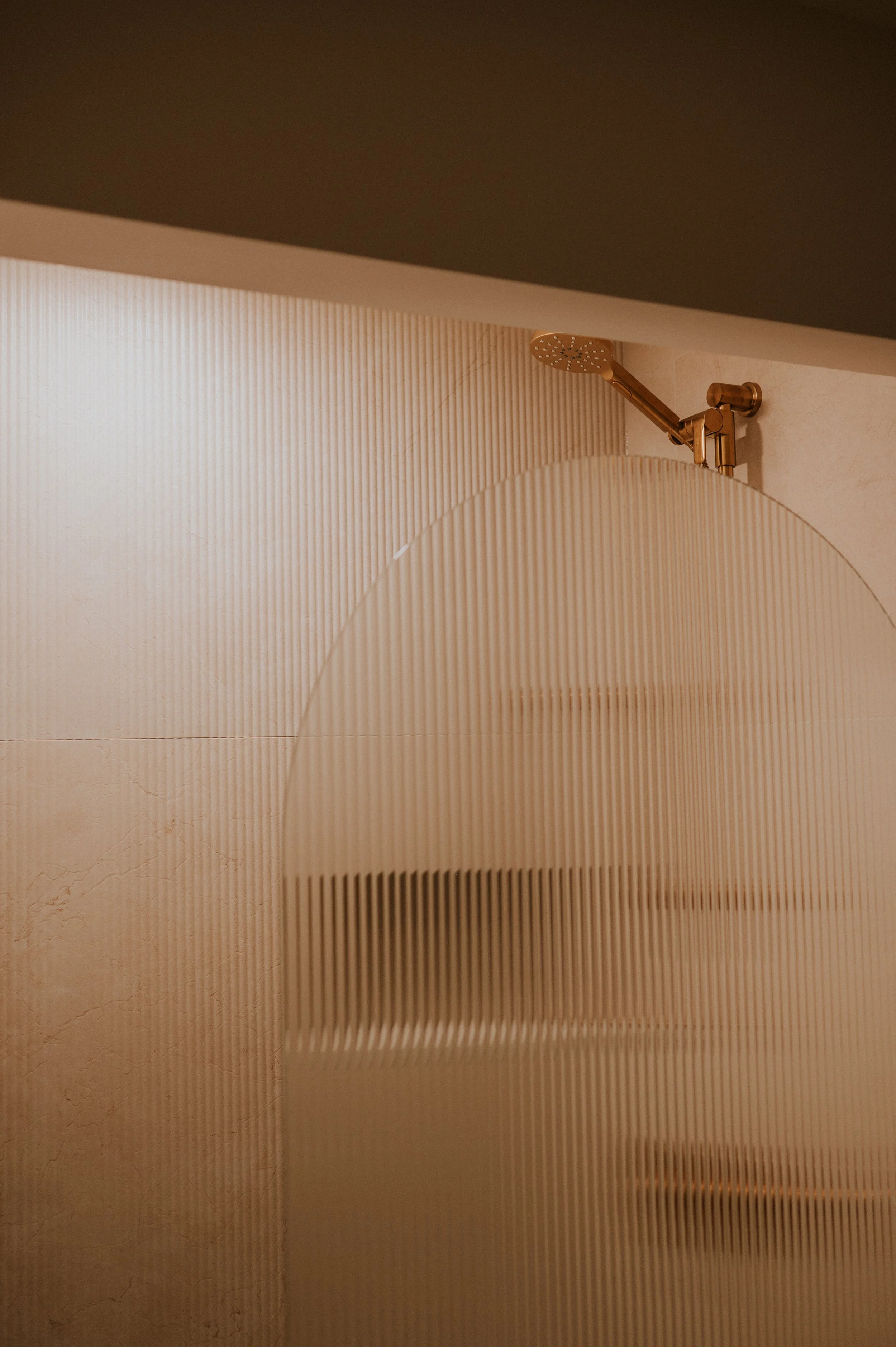Fluted Arched Shower Glass and Fluted Ceramic Shower Wall Tiles
