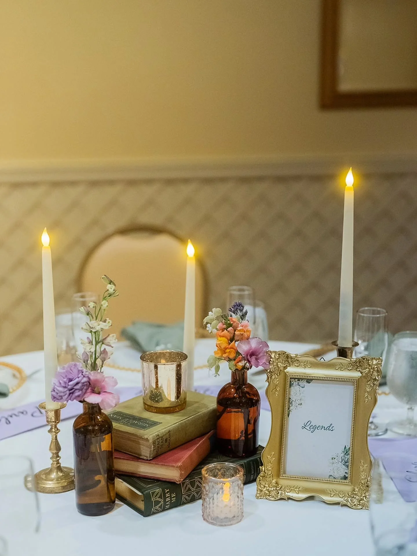 So many exquisite details created this magical tablescape! From the charming vintage books to the soft sage green accents, every element spoke volumes. Beautifully orchestrated by Rogue Picnics at the elegant Ashland Springs.
@milkandpeonies
@ashla