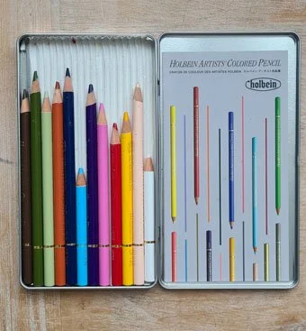 Eine Schachtel mit 12 Buntstiften