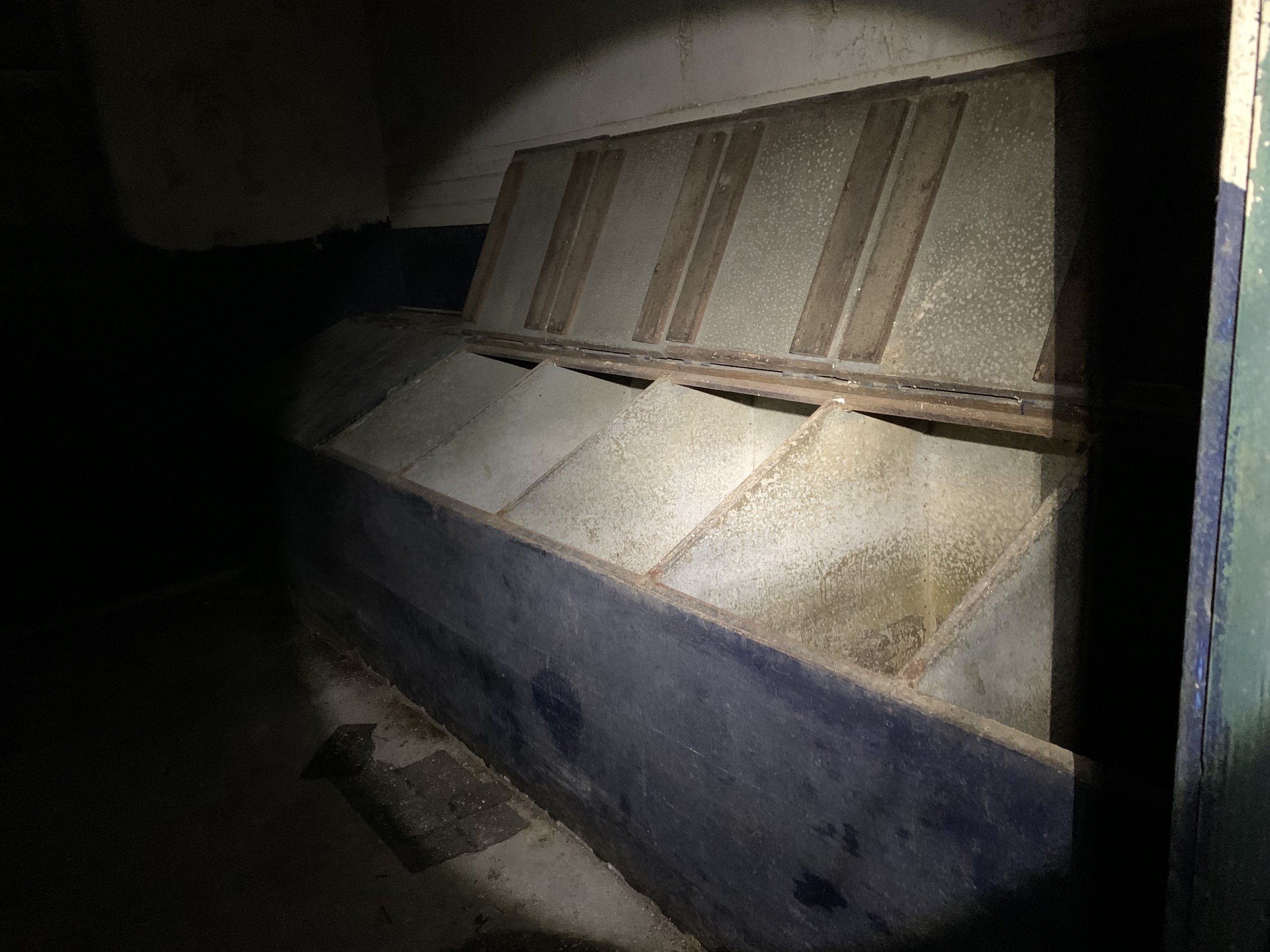 Feed boxes ( Jon Metivier)