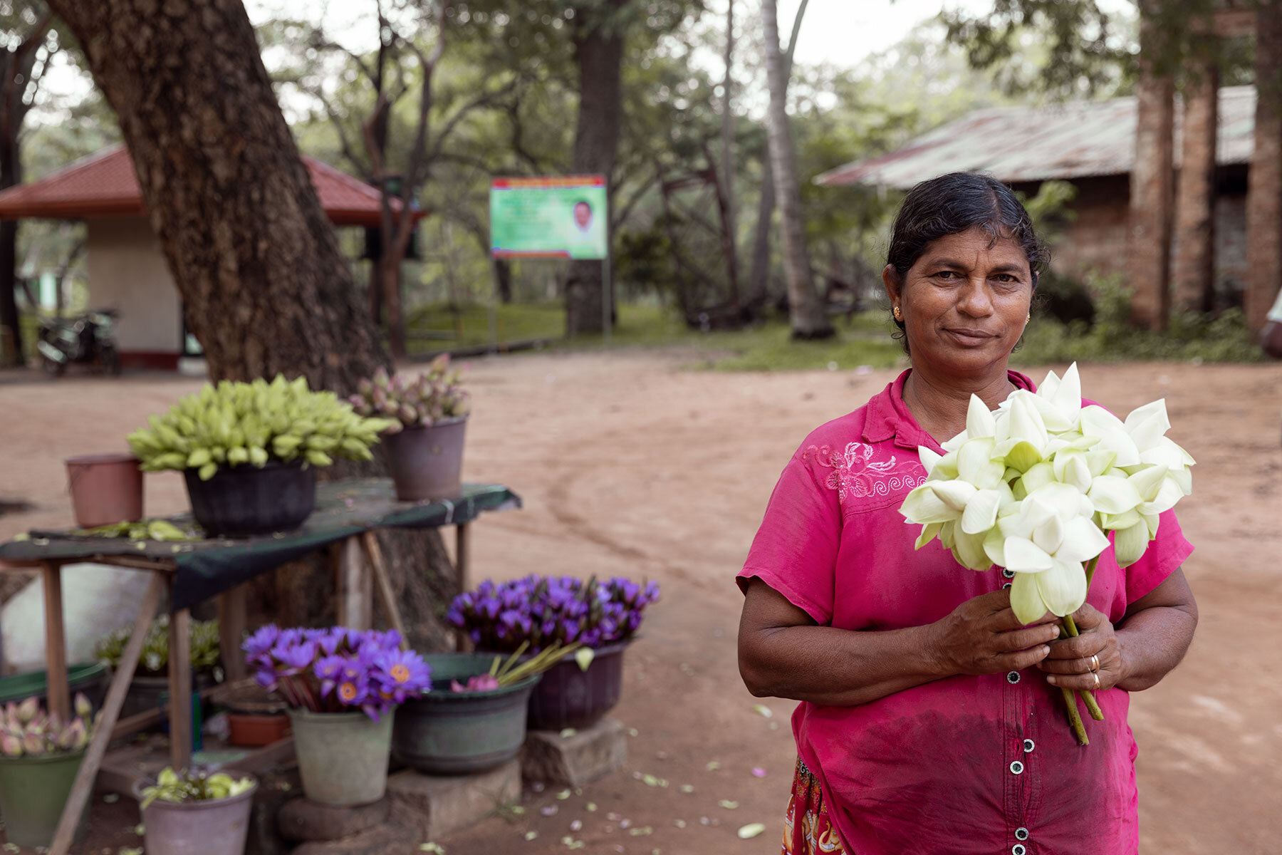 SriLanka_selling_flowers.jpg
