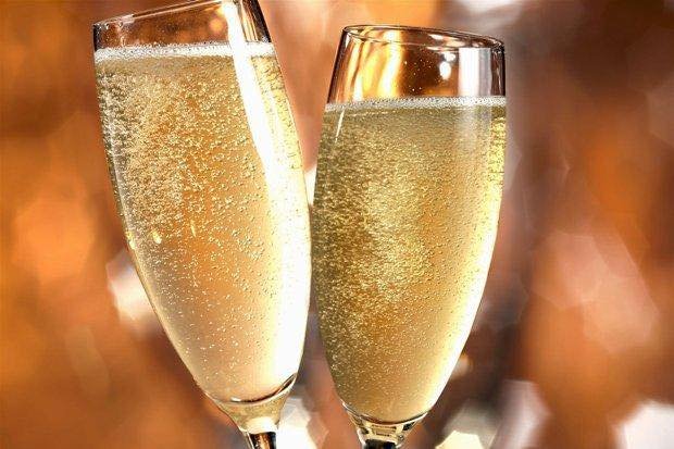🥂✨ Prosecco lovers, unite! 🍾 Join us at the Royal Oak every Friday and Saturday from 5 to 7 pm for our exclusive Prosecco special. Sip on bubbly bliss with friends for just &pound;19 a bottle! 🌟 Cheers to the weekend! 🥂 

#RoyalOakProsecco #FizzF