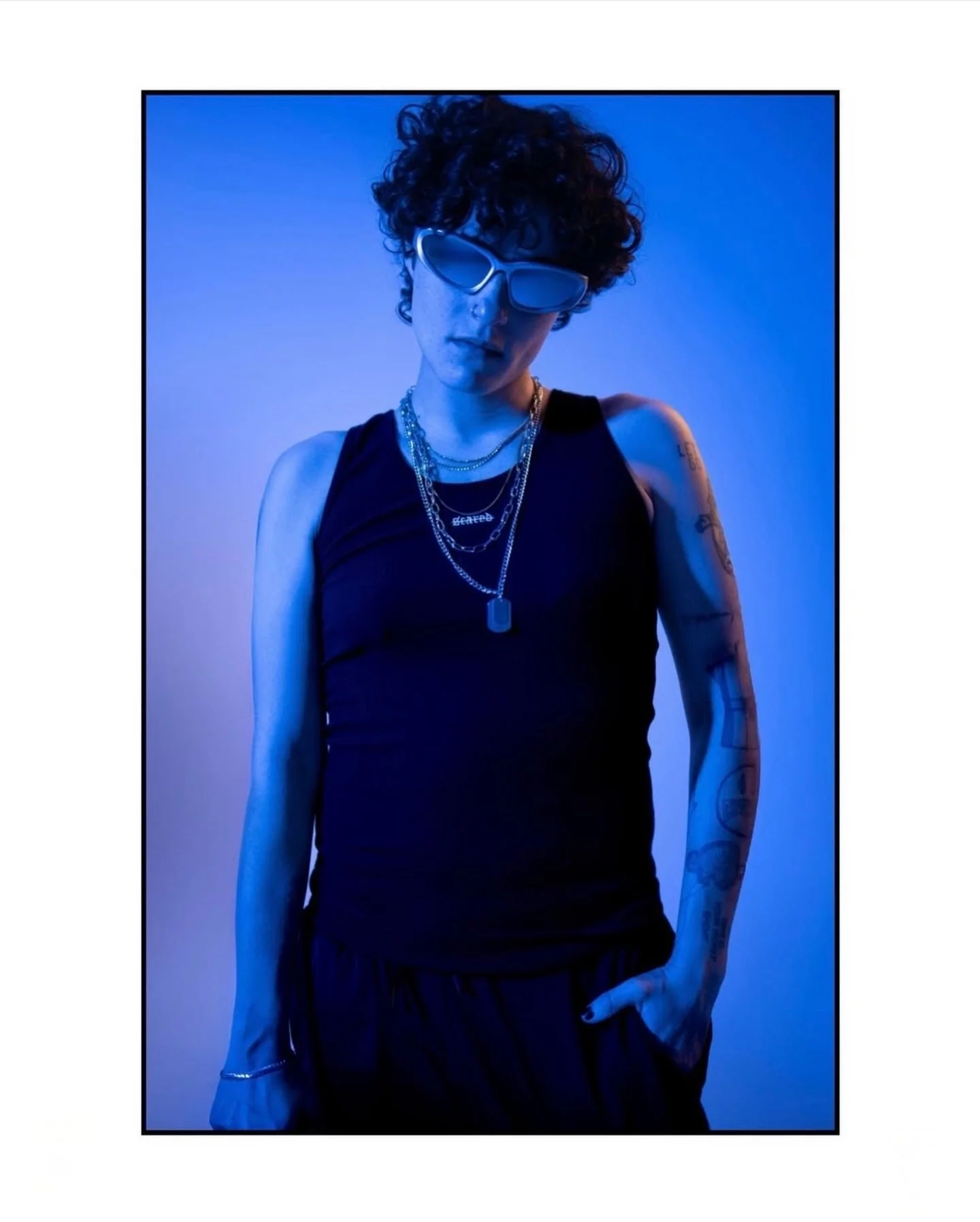 Literally obsessed with this blue holographic look @_marcithephotographer created for this branding project!!!

#wtrcoolerstudio #tampaflorida #photography #repost #photostudiorental