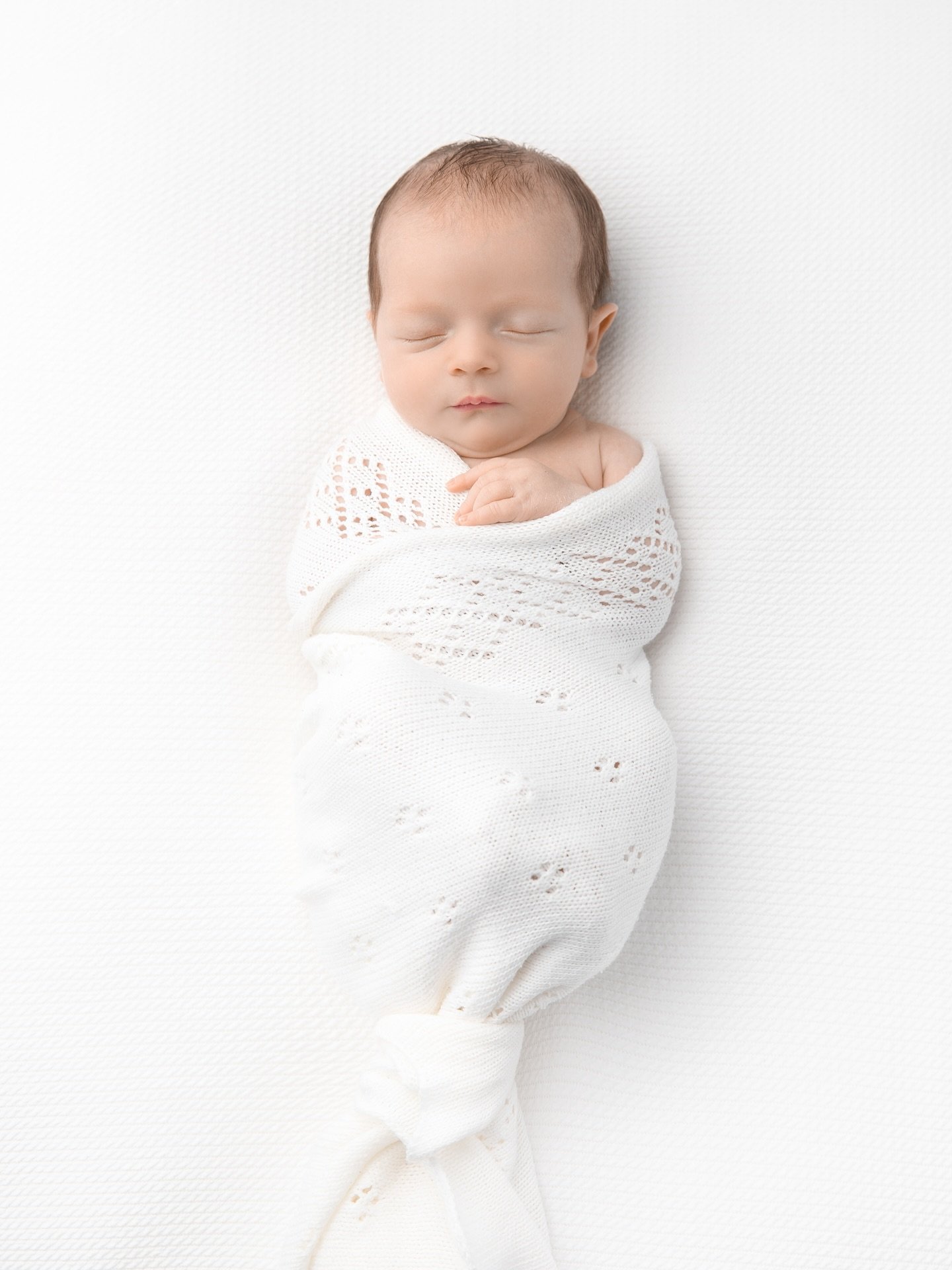 A perfect newborn gallery delivered to its forever home yesterday for little Elsie 🤍 if your baby is due between now &amp; May next year &amp; you would like a newborn session I&rsquo;d recommend booking in advance to secure &amp; guarantee a sessio