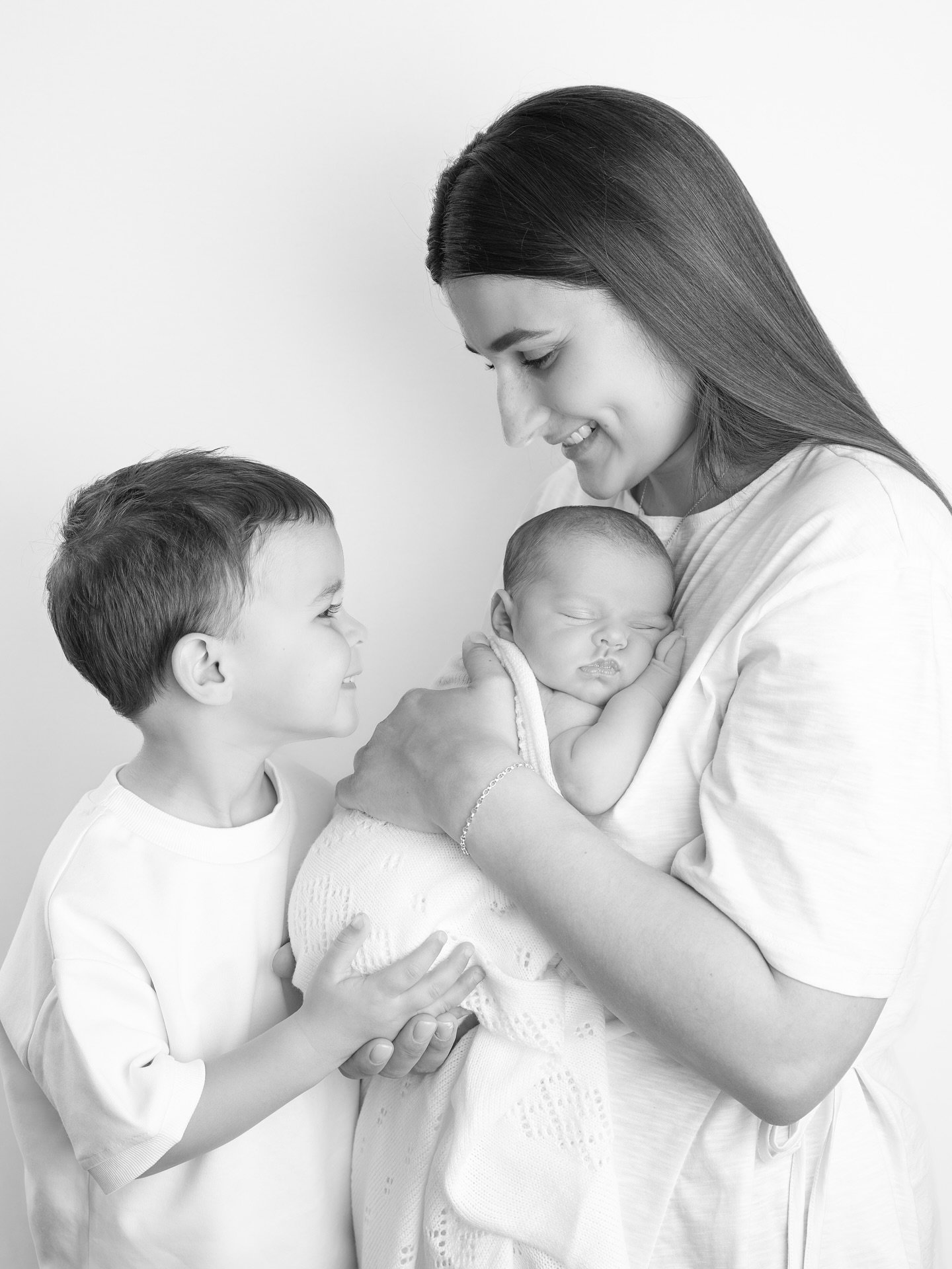 Just a few from baby Erin&rsquo;s newborn session, so nice to see this family again with their newest arrival after photographing big brother Elliot for his newborn session 🥰