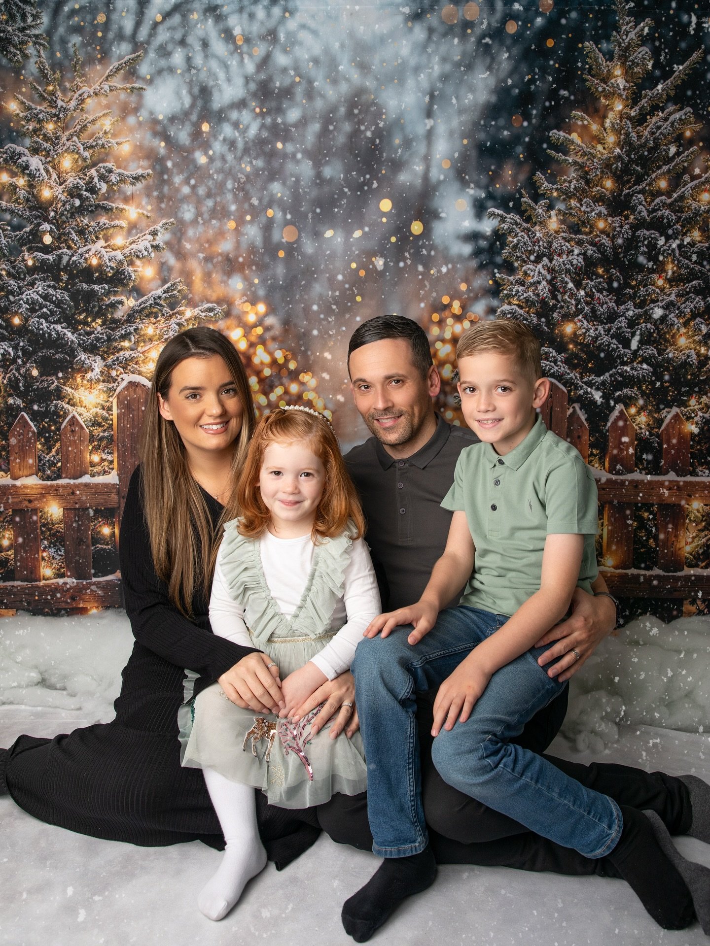 It&rsquo;s beginning to look a lot like Christmas 🎄🎄 currently working on my last gallery of the year before I close my laptop to enjoy some time off over the festive period. I&rsquo;ll still be on my messages if you&rsquo;d like to book a session 