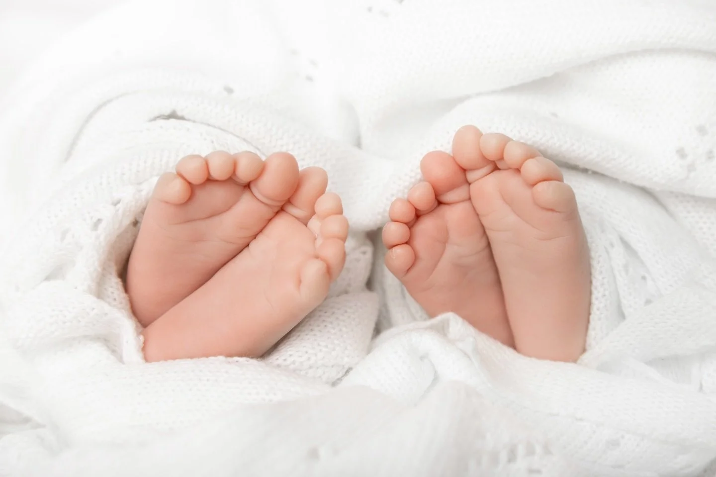 Two sets of tiny toes from today&rsquo;s session with the most adorable twins 🤍🤍