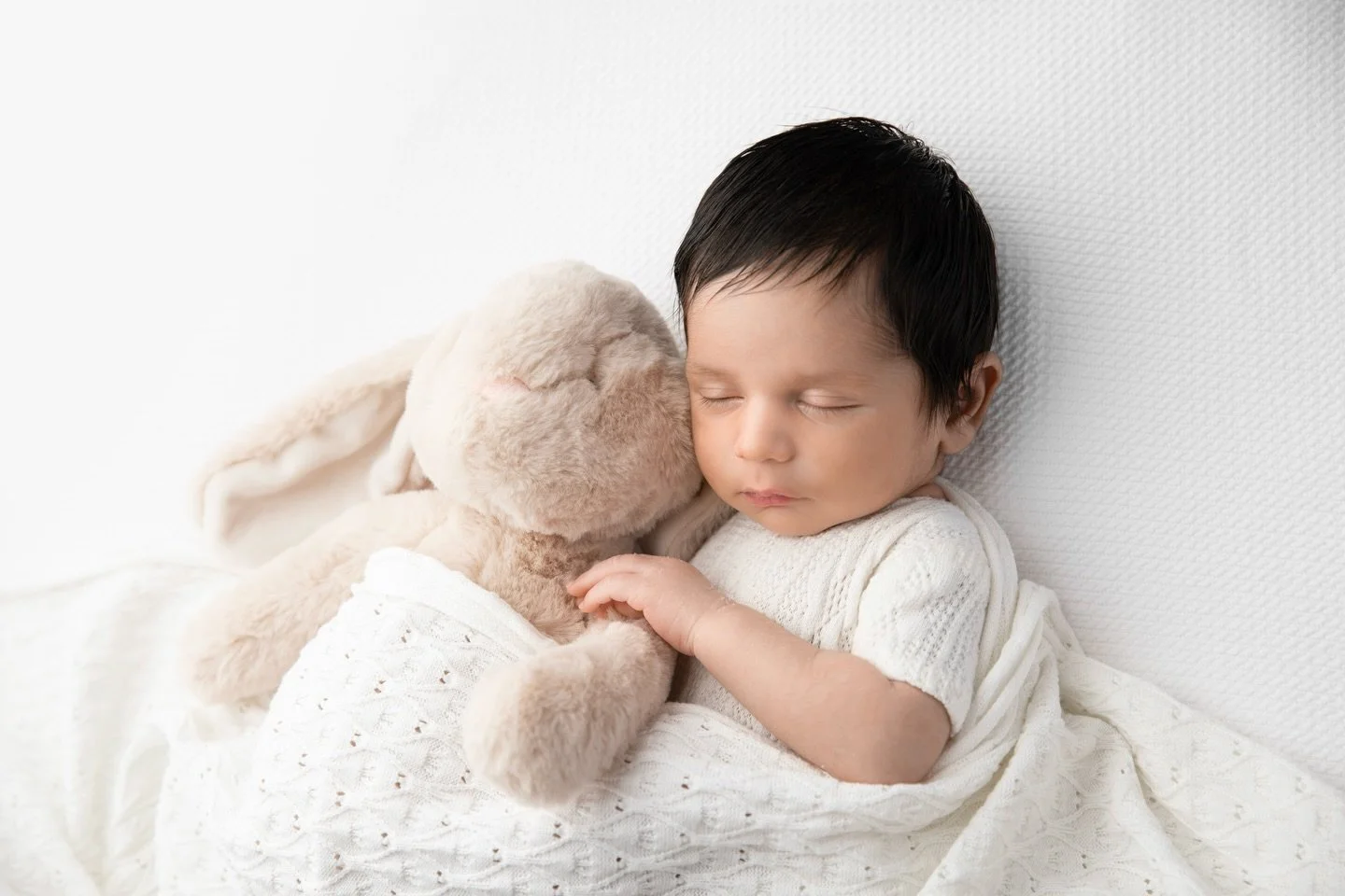 Is there anything cuter than a newborn baby cuddling a teddy? Some Friday cuteness to brighten up your day 🤍
