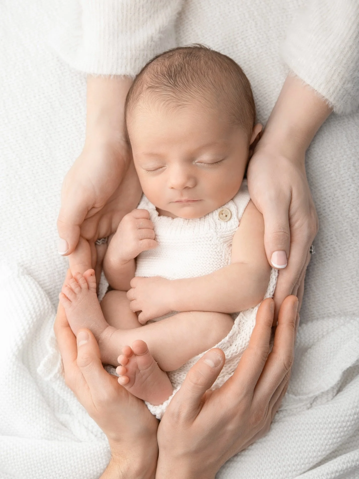 A photo I try to include in all of my newborn galleries, held gently in her parents hands. A little reminder of how tiny they once were that they could fit in the palms of your hands 🤍