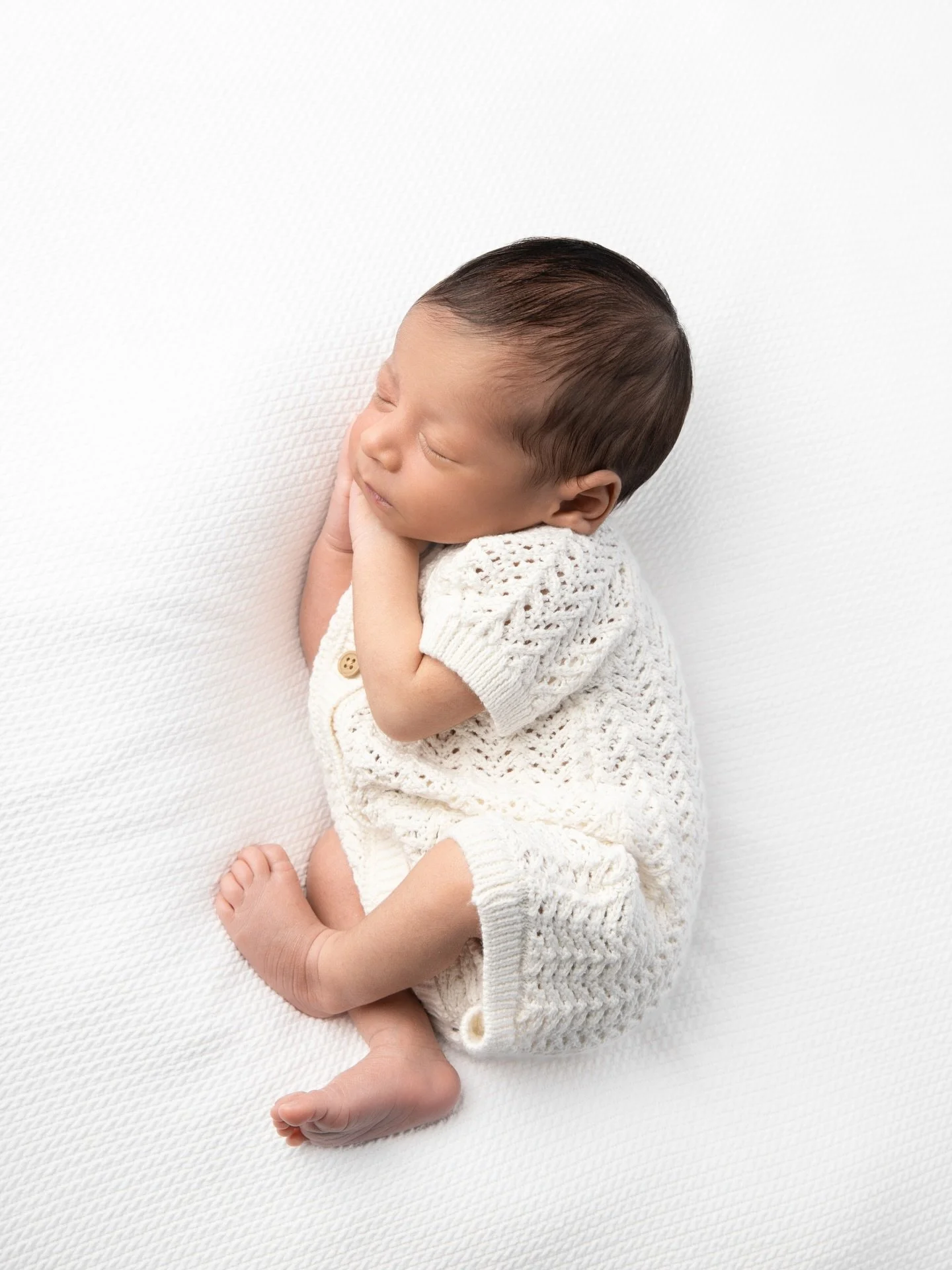 One of the most asked questions I&rsquo;ve had recently is when is the best time to book your newborn session once baby has arrived.

The ideal timeframe is when your baby is 5-21 days old (from babies due date), this is when babies are most sleepy &