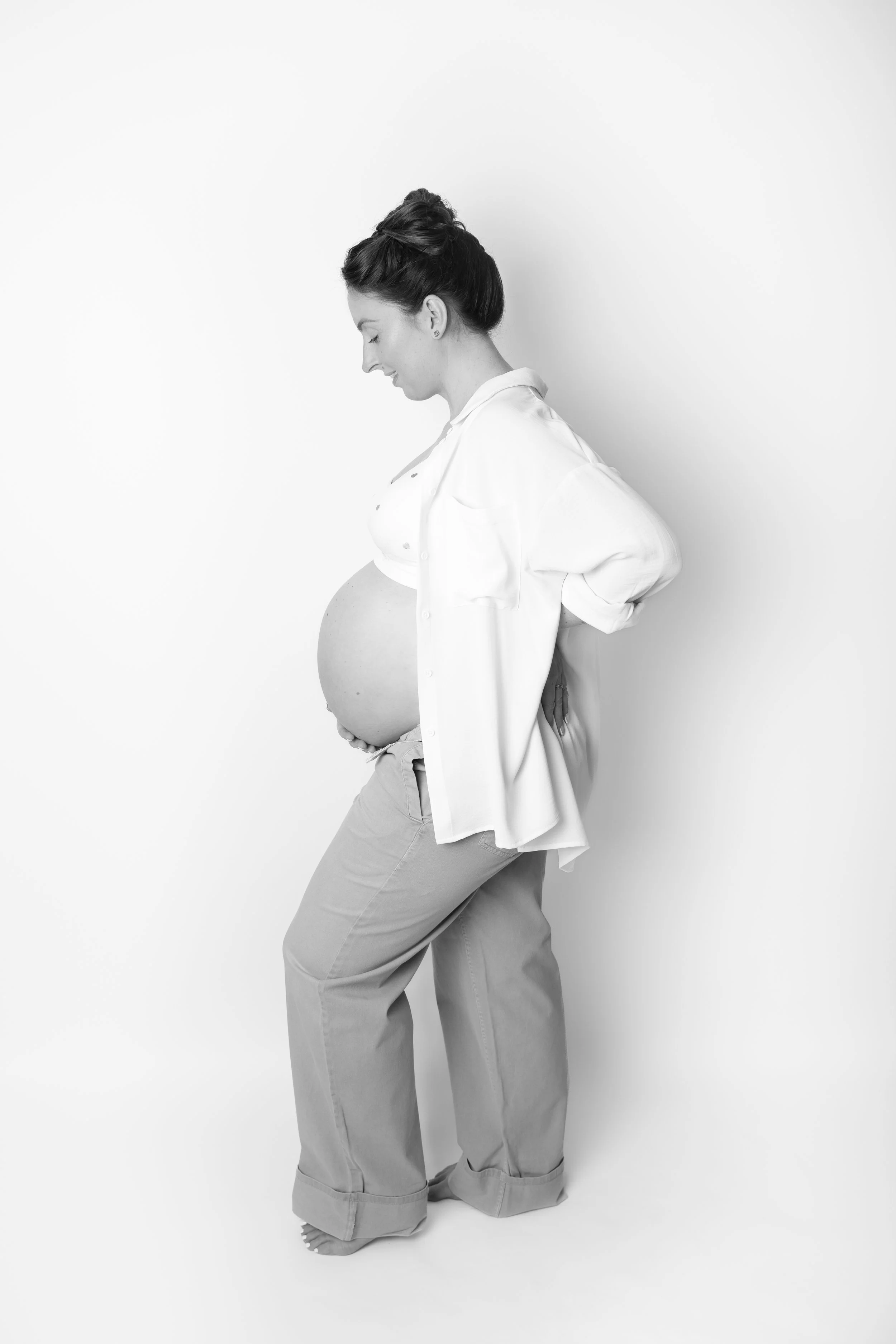 Natasha Maternity B&W-2.jpg