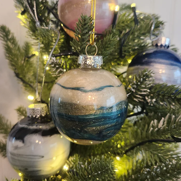 Customizable Resin Ornament
